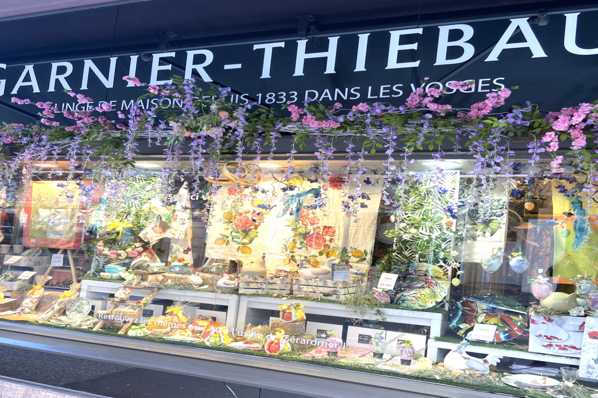 Je cède mur et fond de commerce 
Très belle boutique en plein centre ville Epinal 88000
Linge de maison Garnier Thiebaut