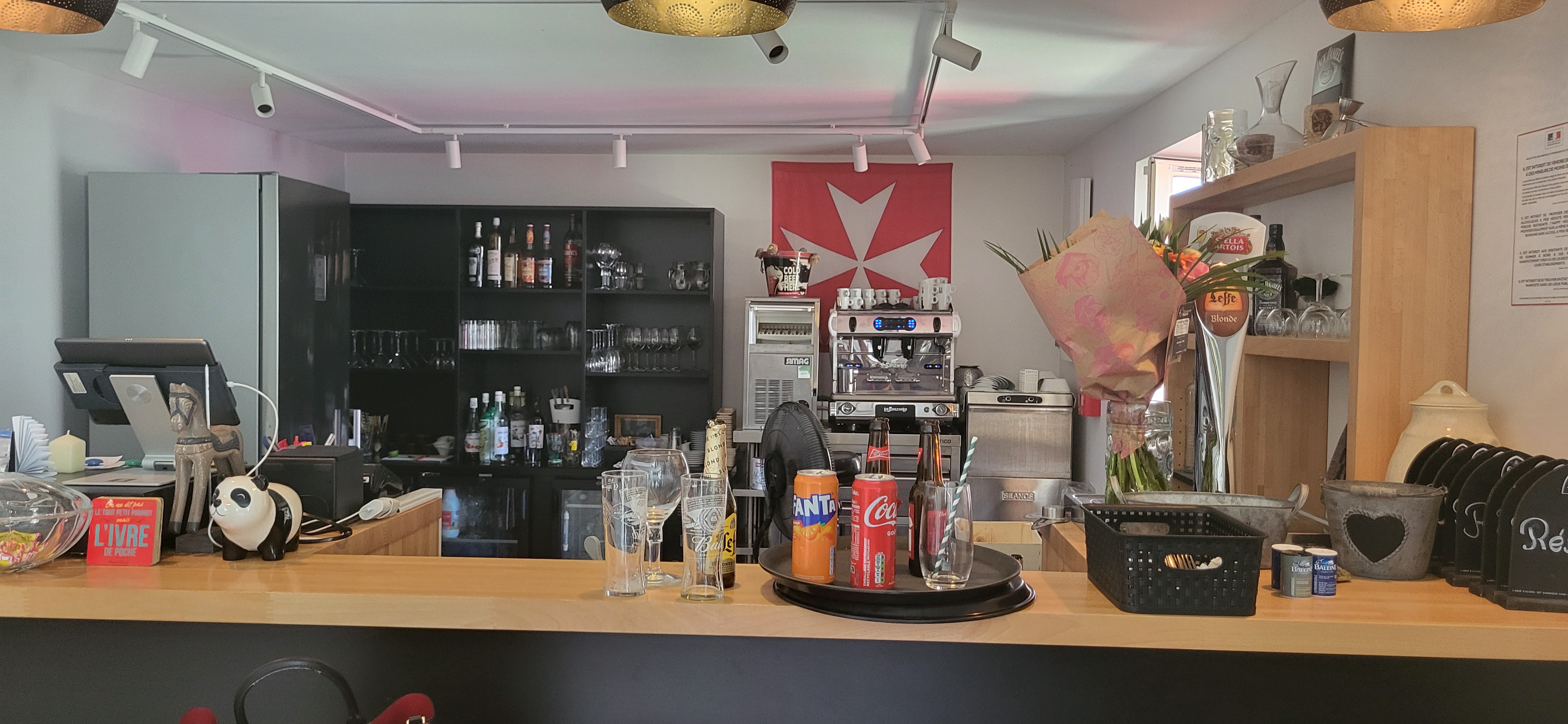 Bar/restaurant d'une surperficie de 100 m² au rez de chaussé et 120 m² à l'étage.
Le restaurant dispose d'une terrasse 40 m²
Situé à 18 km d'Agen et de Condom et 13 km de Nérac.
Le loyer du restaurant est de 500 euros HT soit 600 euros TTC.
Un logement de 120 m² attenant au restaurant sera à votre disposition pour un loyer de 500 euros TTC