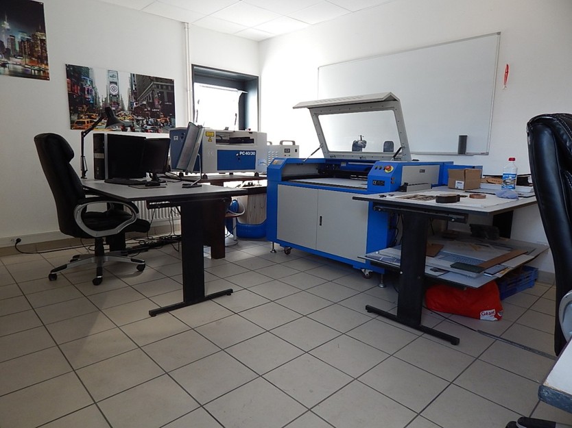 Atelier enseignes et panneaux