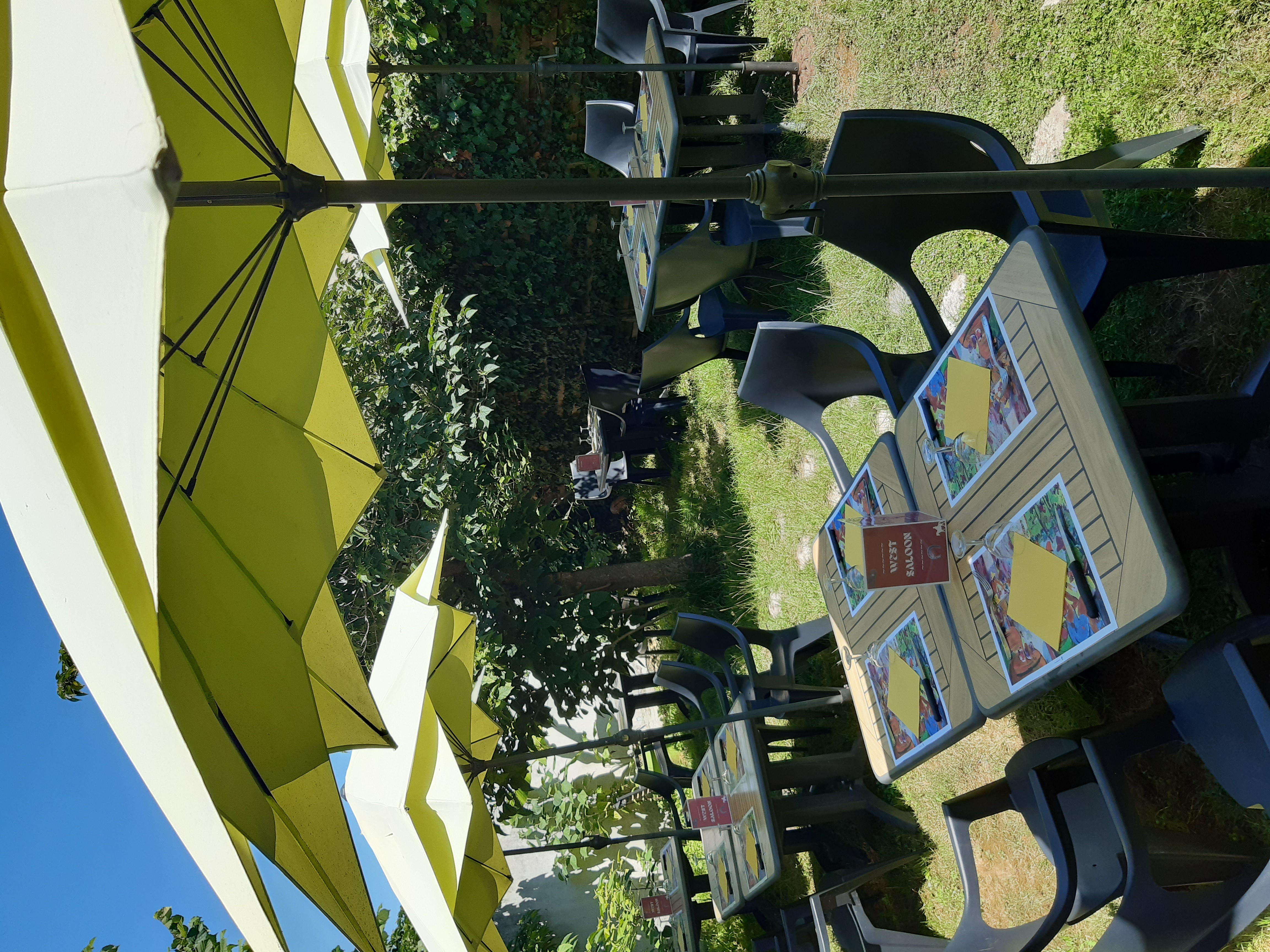Après 22 ans d’activité, bientôt la retraite !
Joli restaurant à vendre à Marmande (Lot et Garonne), situé sur les boulevards de la ville qui est un lieu de passage, face à un parking.
Le fonds de commerce dispose d’un local d’activité d’une surface totale de 100 m2 avec un jardin de 100 m2 aussi.
L’établissement se distingue par sa configuration adaptable, permettant de multiples aménagements selon vos projets.
Les plages horaires d’ouverture actuelles laissent présager d’un accroissement du chiffre d’affaires possible.

Prix du fonds de commerce : 48000 euros + loyers de 960 euros/mois
Possibilité de vente des murs

Pour tous renseignements vous pouvez me contacter au 06 73 90 81 50