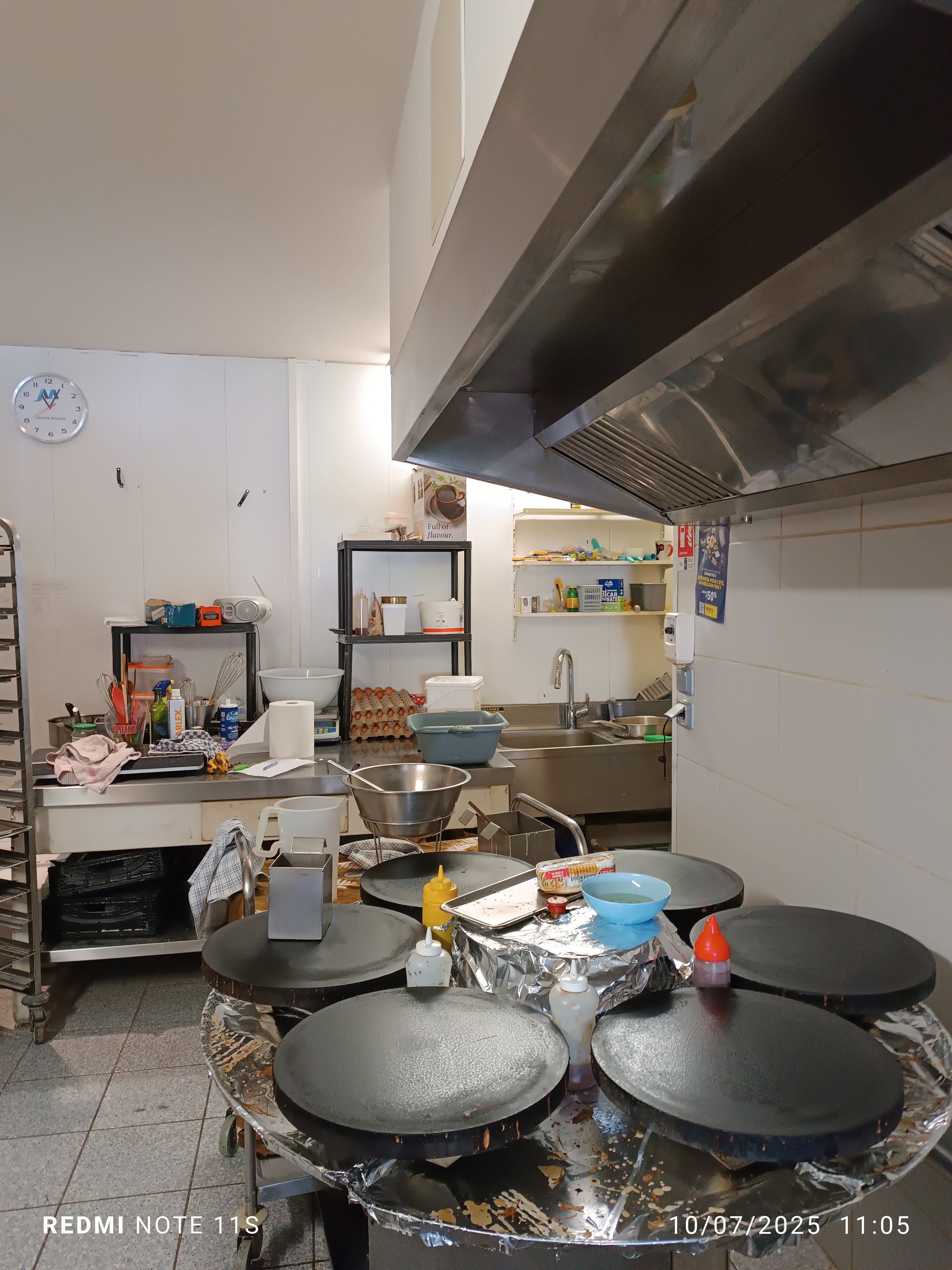 DANS BOURG ATTRACTIF, PROXIMITÉ IMMÉDIATE DE LORIENT ET DE LA CÔTE CRÊPERIE 24 COUVERTS + VENTE A EMPORTER, AGENCEMENT ET MOBILIER RÉCENTS.
IDEAL COUPLE OU 1 ÈRE INSTALLATION.
NÉGOCIABLE RESONNABLEMENT.
