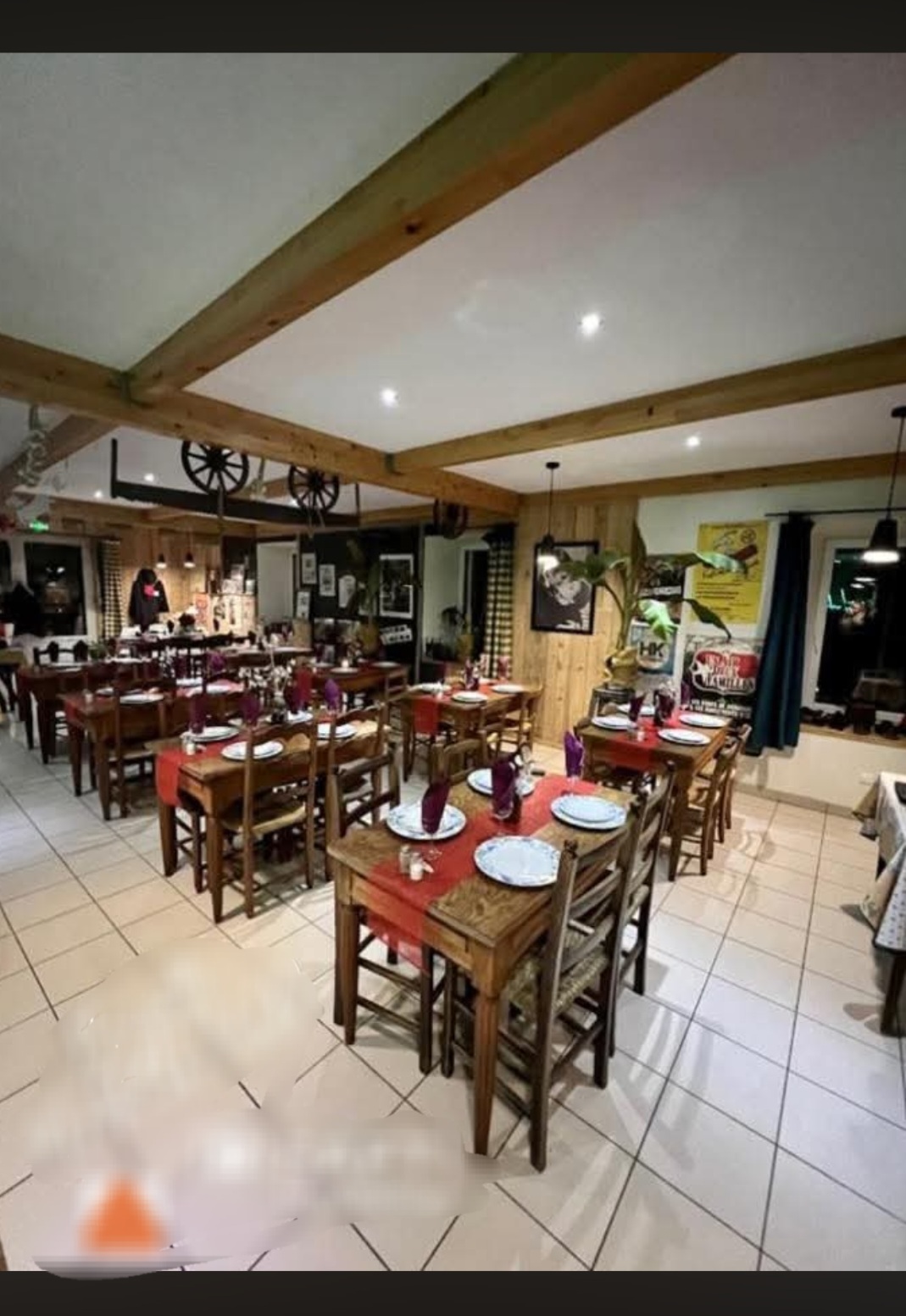 À vendre, fonds de commerce restaurant/bar situé à Chaudeyrolles, au pied du Mézenc, dans un secteur touristique (station de ski, gîtes, nature).
Restaurant comprenant :
40 places en salle
30 places en terrasse
Bar en bois
Grande cuisine équipée
2 réserves
Sanitaires
Matériel en bon état
➡️ Licence IV attachée aux murs (non incluse dans la vente)
💼 Vente pour cause de retraite
💶 Prix : 25 000 € TTC
📞 Pour plus d’informations, me contacter