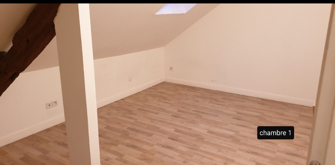 A vendre à Alençon  commerce proche tout commerce et école.

Bar, Tabac, Loto, FDJ, cave à vin, boisson à emporter, petite épicerie 

Appartement duplex comprenant 2 chambres, pièce de vie, cuisine et bureau. 

780€ de loyer pour le tout

Rideau de fer, alarme et enfumage.

Fermé le mardi et le mercredi 
3 semaines de congés par an 

Plus de renseignement par téléphone au 0233292127 ou au 0664369668
Plus de photos sur demande