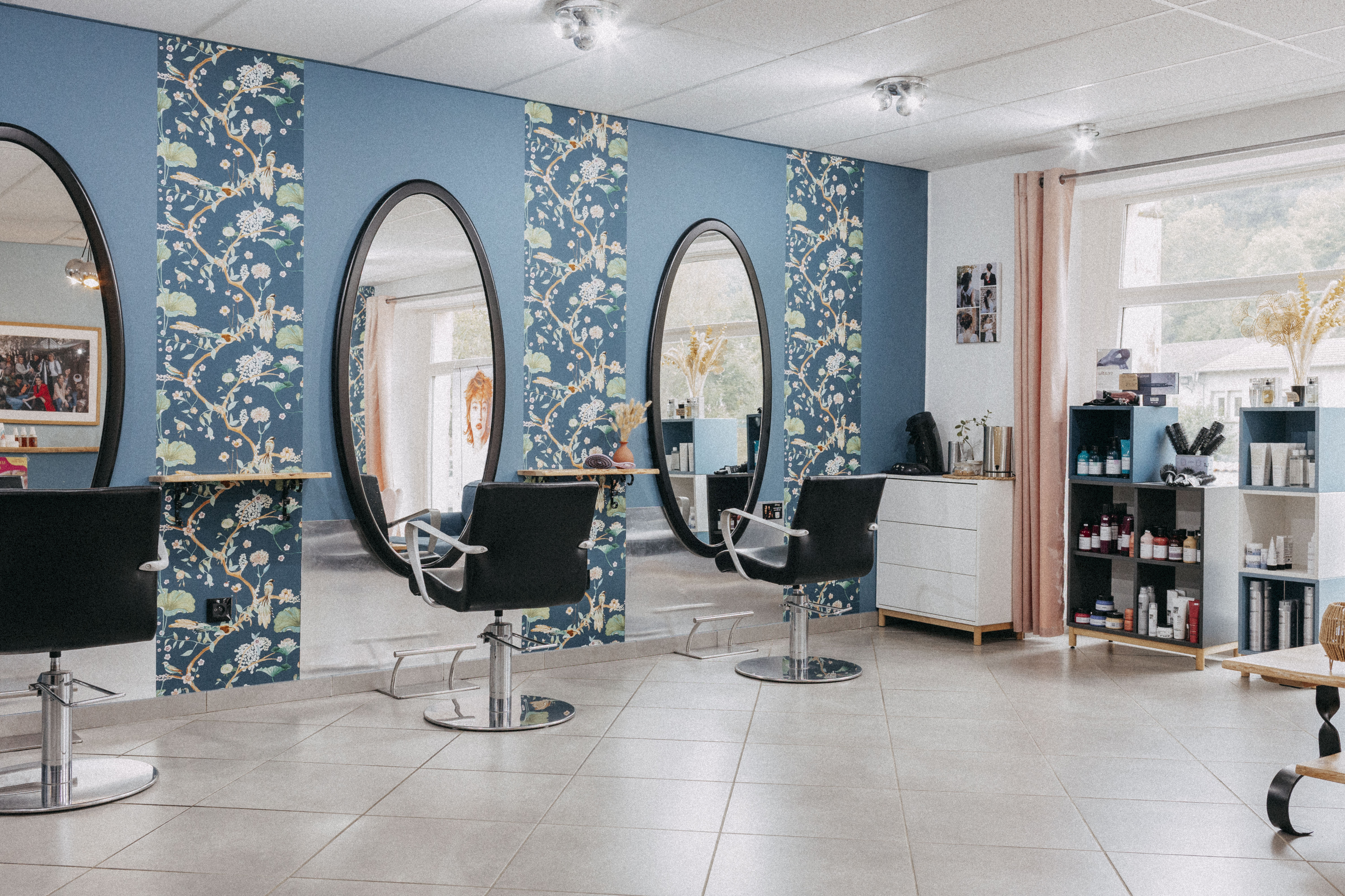 Fonds de commerce, La féerie du cheveu.
Belle opportunité, salon de coiffure très dynamique dans le village très agréable de Pont Trambouze ,très passant.

 Belle activité, dans un salon clé en main, rénové en 2013 pour ses 10 ans, il est très bien situé, stationnement gratuit aux abords, accessibilité handicapés, climatisé, ensoleillé, avec une vitrine environ de 5 mètres et une entrée protégée de la route.
Une belle clientèle adorable et fidèle.

https://brionnais.tv/index.php/video/3108/mag-7-septembre-2026-valérie-labrosse-de-la-féérie-du-cheveu/