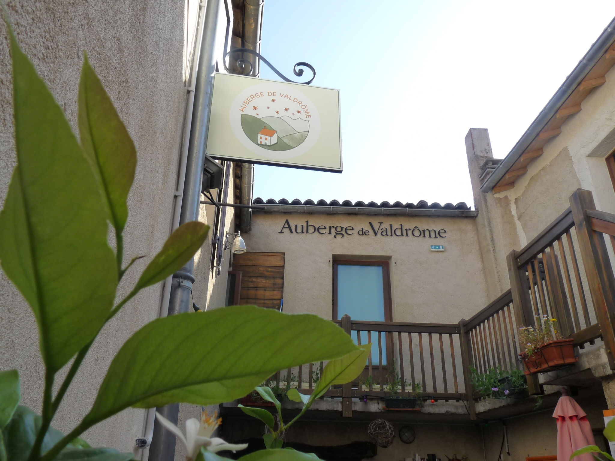 Auberge: restauration-hôtellerie