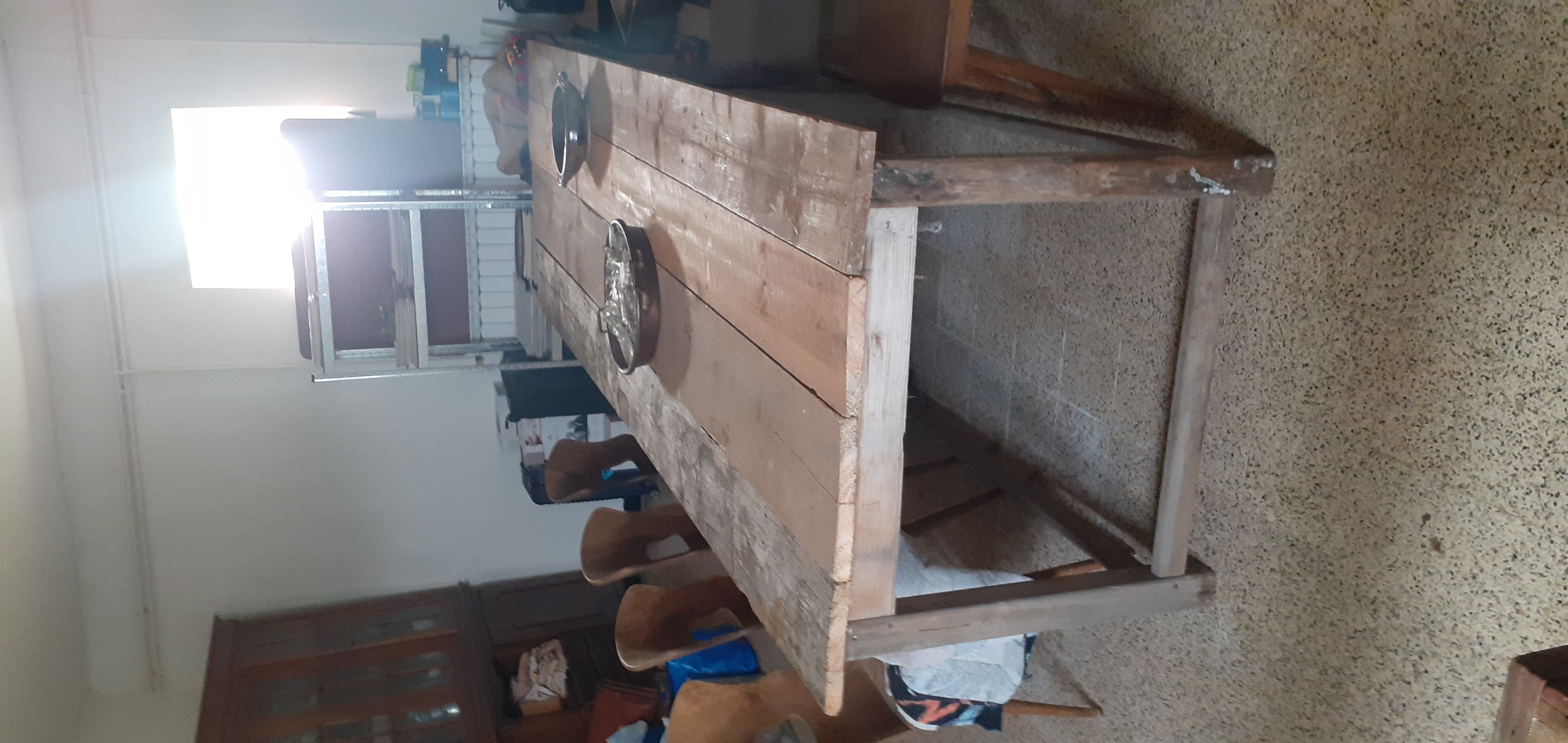 Vend magasin de brocante dans le village clunisien de bois Sainte marie en saone et loire ,très touristique par ses châteaux et ses églises romanes ,à cela s'ajoute une habitation composé de 6 pièces pour une surface de 155 m2 ,+des dépendances de 180 m2,et un grenier de 60 m2 aménageable, avec une cour de 650 m2 ,gros potentiel pour cette activité qui tourne depuis 7ans ,mais peux être changer de destination( bar pizza,ou autre vu son emplacement stratégique   ,le stock peux être vendu avec ou séparer