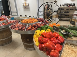 Au cœur d'une bastide emblématique du Périgord pourpre, vente d'un fond de commerce, fruits et légumes, épicerie fine (vin, fromage, produit régionaux et artisanaux) et restauration (salon de thé). 
Bénéficiant d'un emplacement prémium dans le village, dotée d'une grande cours idéal pour a restauration. Ainsi qu'un équipement complet pour pérennisé l'activité . Vendu avec tout l'équipement, store, chambre froide, climatisation réversible, vitrine fromage, cave à vin, étalage fruits et légumes, produits artisanaux.
Pour la partie cuisine, table inox, lave verre, lave main, congélateur, frigo, vaisselles, mobilier extérieur: tables chaises, parasols, petit salon de jardin. 
Si vendu vide prix à débattre .