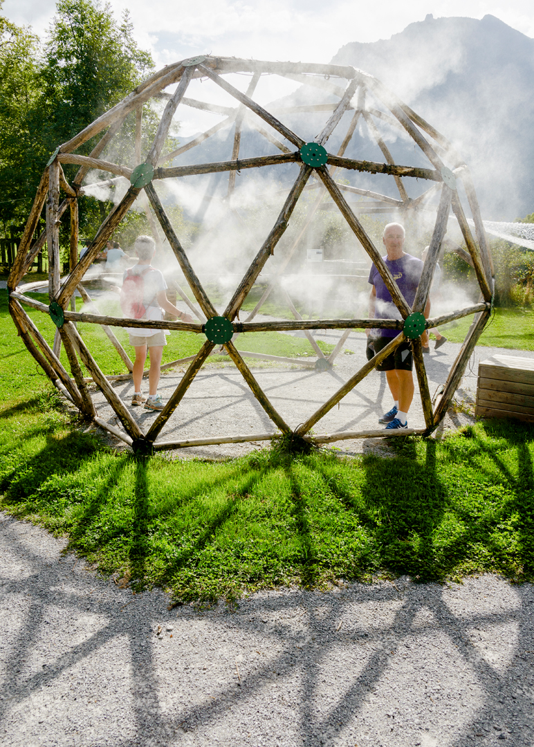 L'espace LUDOPIA cherche son repreneur
Un écoparc dans les Pyrénées
L’Espace LUDOPIA est un parc de loisirs situé au cœur de la vallée d'Aspe, à Accous. Il propose une centaine de jeux en bois ainsi qu'une trentaine d'activités sensorielles, mettant en valeur des matériaux bruts comme le bois et l'acier. Ce parc familial jouit d'une forte notoriété grâce à ses engagements en matière d'environnement, d'éducation et de loisirs. Il bénéficie d’une très bonne réputation au sein du territoire mais également sur les réseaux sociaux. (consultez www.espaceludopia.fr - google, facebook et Instagram). De plus, le parc est labellisé « Esprit Parc national » et « tourisme handicap » pour les quatre types de handicap.
C'est un parc exceptionnel, sans équivalent en région. Prendre en main la gestion et le développement de cet espace représente un choix d'activité à la fois valorisant et créatif. La vallée d'Aspe est une zone sauvage et préservée. Nous vendons le fond de commerce, le bâtiment, les modules d’activités, ainsi que le terrain. (environ 5 000m² ).
Développement et diversification envisageables.

LUDOPIA EN CHIFFRE : .
Imaginé depuis 2013 et ouvert en 2016, l’équipe a créé des nouveautés chaque année. Entre 10 000 et 13 000 visiteurs par an - Environ 100 000 € de chiffre d'affaires par an - Environ deux équivalents temps plein et un saisonnier. Résultats net positif.

ZONE DE CHALANDISE :
Pays basque intérieur - Sud Landes - Béarn - Bigorre - Aragon, avec 20 % de public espagnol. Nous recevons des familles, des groupes scolaires et péri-scolaire et des entreprises pour des incentives d'activité. Le renouvellement des jeux nous permet d’avoir un clientèle fidèle.

ACTIVITES :
Parc de loisirs : Billetterie - Animations extérieures avec jeux et/ou caravane sensorielle : Mariages, festival, station de ski, institution scolaire, Animation estivale, fête privée, arbre de Noël - Location de jeux - Animations jeux coopératif, initiation slackline et pumptrack - Boutique insolite de jeux et objet - Snack bio.