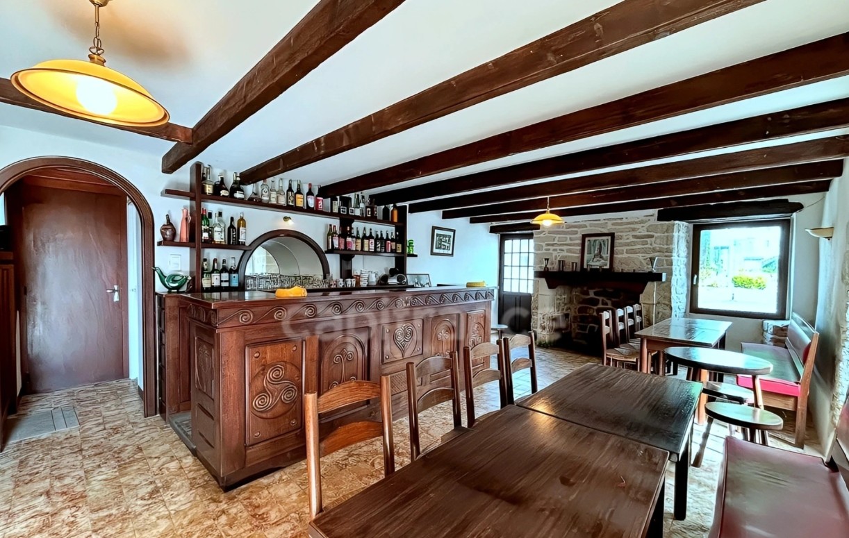 Local commercial + T3 - Centre-bourg - Fort passage, visibilité et stationnement