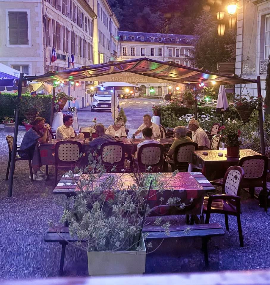 La Commune d’Eaux-Bonnes, 64440 lance un appel à candidature pour l’exploitation en location gérance de l’Hôtel Restaurant le Richelieu.
Le cahier des charges présentant le projet, l’appel à candidature et ses modalités est à venir retirer en mairie des Eaux Bonnes, située 2 Rue de la Paix, 64440 EAUX BONNES OU à demander par mail à l’adresse : dgs@eauxbonnes.fr SOIT en appelant au 05-59-05-32-69 (ouverture tous les jours de 8H30 à 12H30 et de 13H30 à 17H30).
Le dossier de candidature doit parvenir à la mairie au plus tard le 9 octobre 2026 à 12H