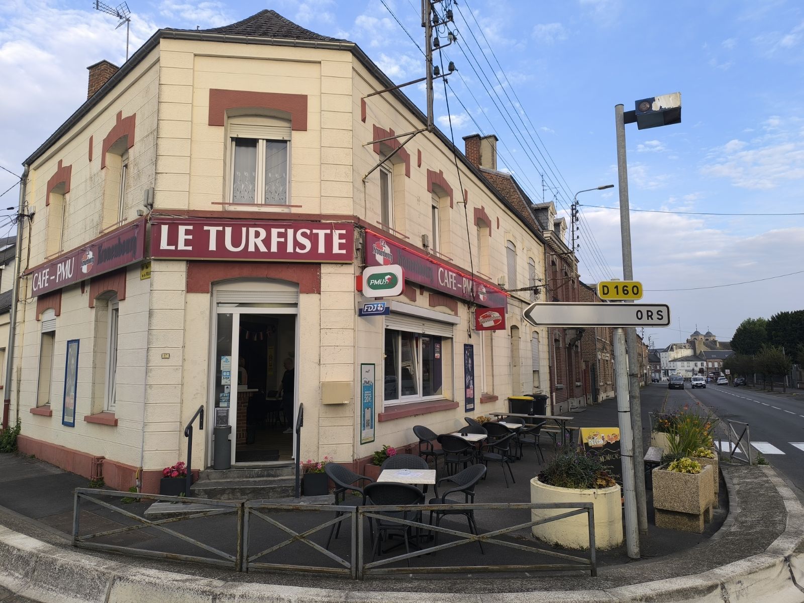 Vends fond de commerce bar PMU FDJ cause achat commerce similaire. Axe très passant. 
Affaire à continuer de développer. 
Bail 3/6/9
Prix 60000€
Plus d'informations sur simple demande.