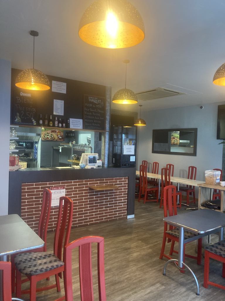 Vente de fond de commerce de ma pizzeria / restaurant situé en plein centre ville de carbonne (31390) , rue commerçante .

Nombre de couverts intérieur : 26 
Terrasse extérieur

Licence 3 et licence grande restauration

Restaurant de 80metres carrées + réserve de 15metres carrées

Loyer mensuel de 864.63 euros

Ouvert seulement 5 soirs par semaine , ma pizzeria n’est jamais ouverte le midi. 
Potentiel énorme en augmentant les horaires d’ouverture notamment les midis .

Chiffre d’affaire de l’exercice 2023 / 2024 : 225 231 euros .