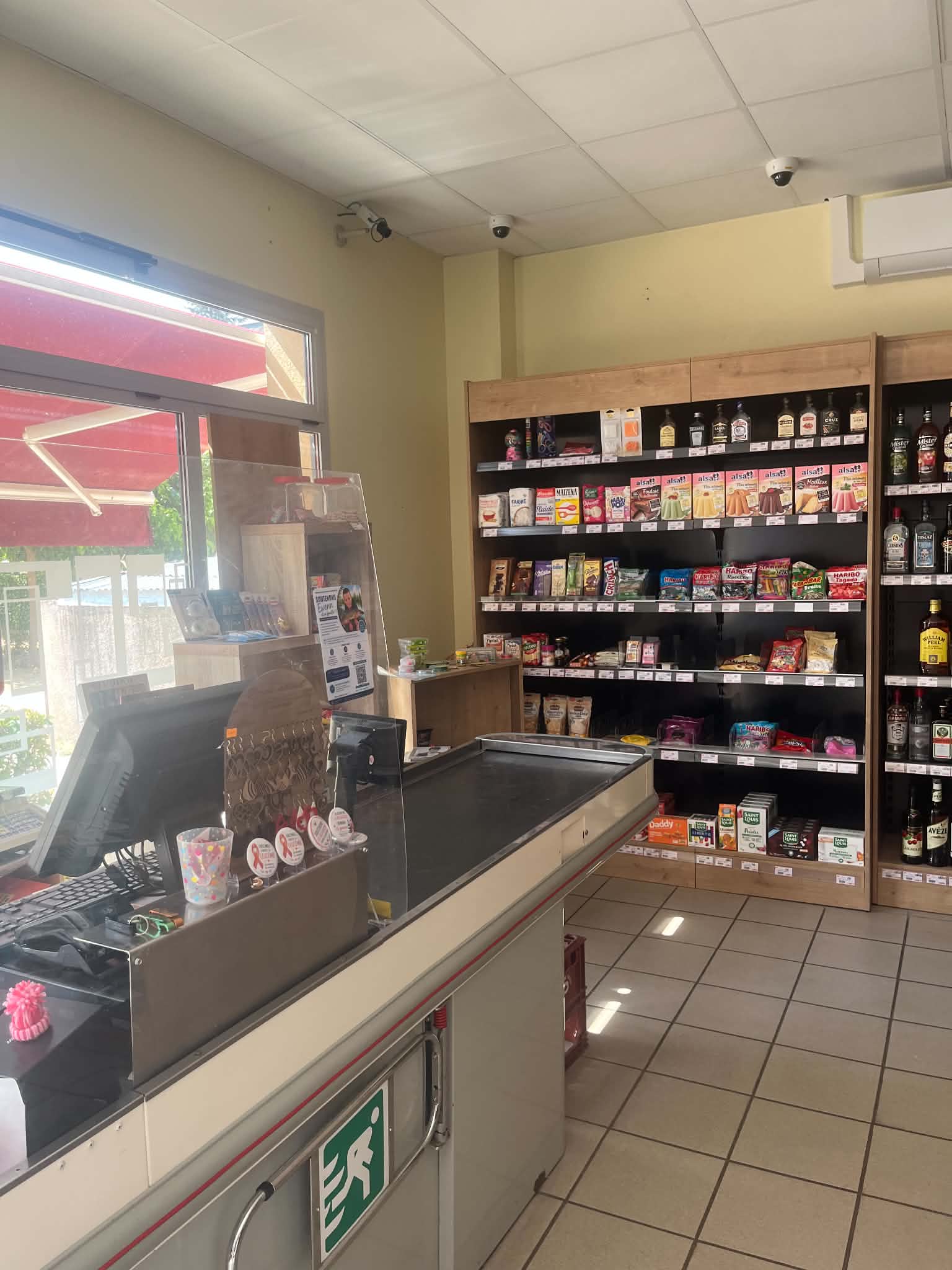 LICENCE 3, PARKING ET TERRASSE, DEPOT COLIS, GAZ