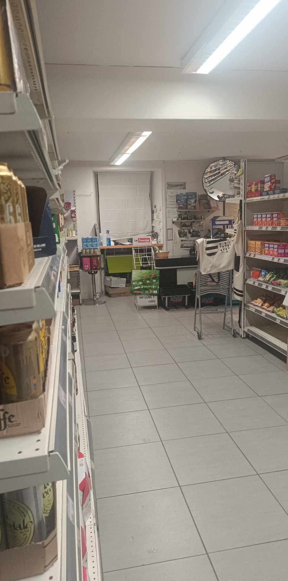 Je vend ma superette de 160m2, avec 2 appartements de 80m2 au dessus du magasin