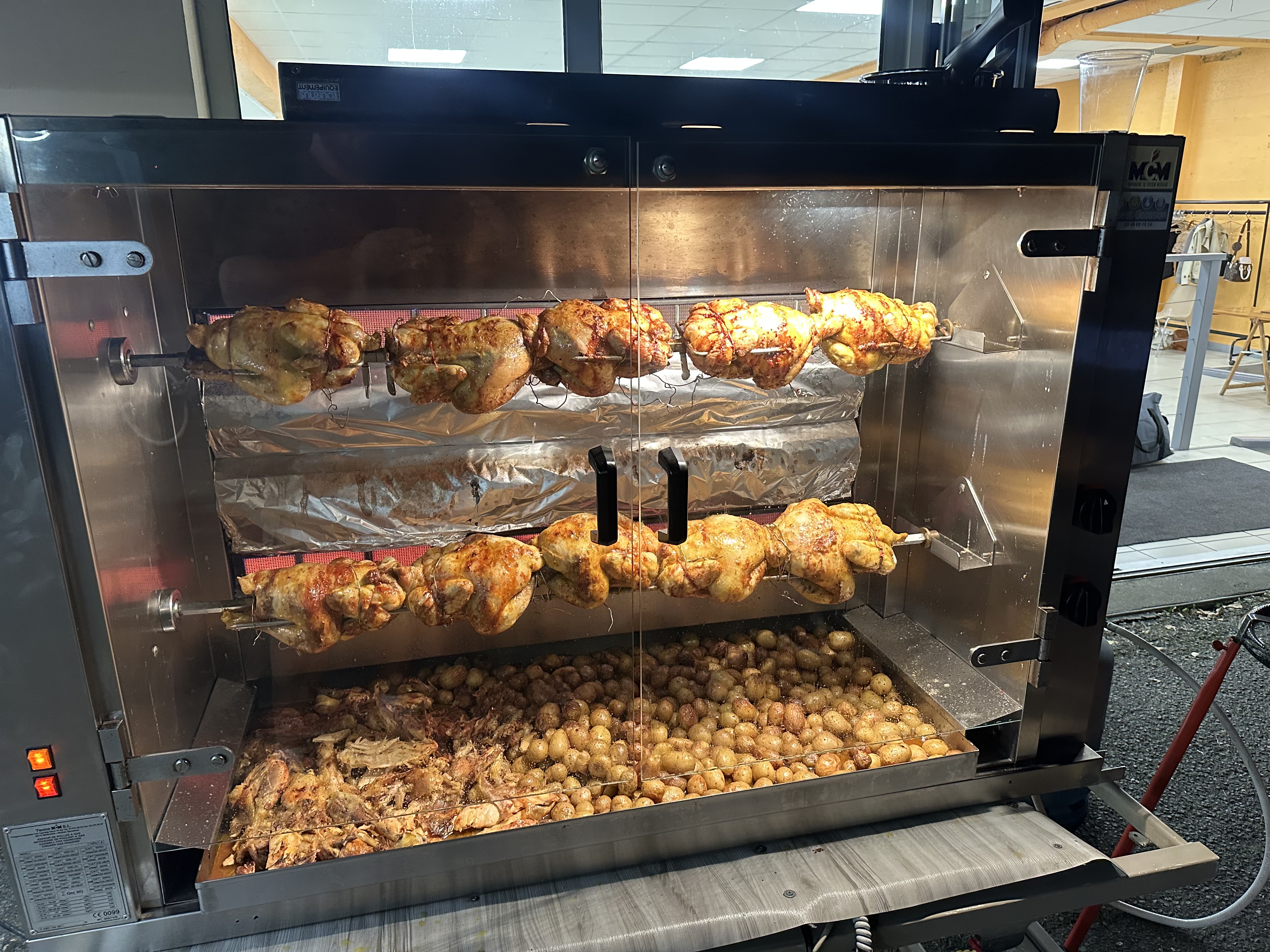 Bonjour à tous suite à un départ à l'étranger .
Je mais en vente mon activité traiteur Avec site en activité très bien référencé Et  un faible coût dans l’année !!

Camion réfrigérée master avec 82000 km froid positif 3 degrés et froid négatif jusqu’à -25 degrés Révisé et carnet d'entretien aucun frais à prévoir Tout le matériel du laboratoire Ainsi que différentes rôtissoires Étuve chaude,chapiteau,fontaine,poêlon
Plancha,tout le matériel pour bien travailler et installer différents stands 
Et bien d’autre matériel également !!!

Le prix reste correct pour tout ce qu’il y a en Matériel et le nom de l’entreprise bien positionné avec une moyenne de 4,8 /5 
Des devis sont déjà pris et d’autre en cours
Plus de photo sur demande Pour une prise de rendez-vous et venir voir le matériel ,premier contact par mail
willy.guillet81@gmail.com
Merci !