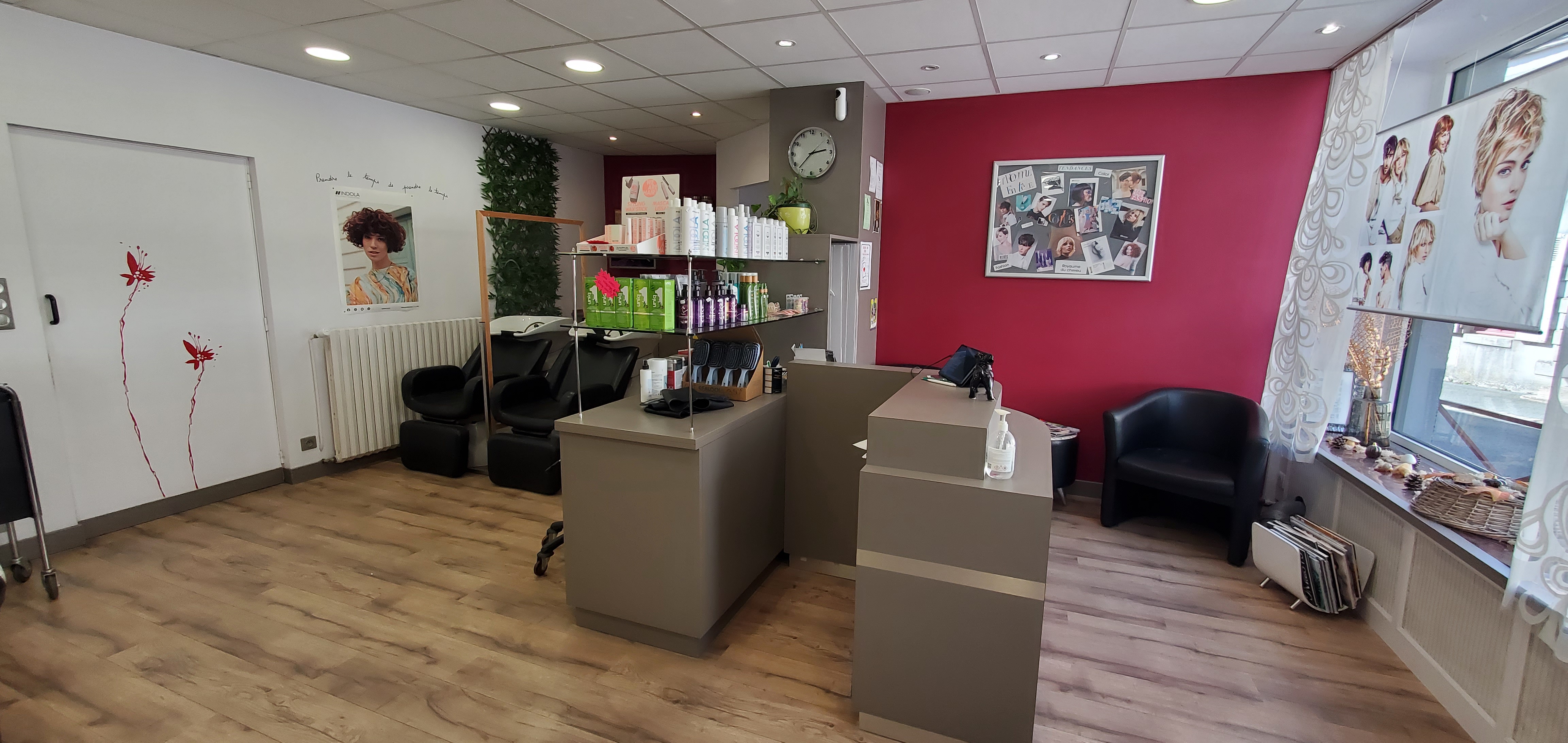 Vends fond de commerce d'un salon de coiffure, pour cause santé ,très bon Chiffres d'Affaires.
Clientèles fidèles ,situé à 1 heure de trajet de la côte Vendéenne, dans une commune tranquille de 800 habitants.
Prix de vente discutable.
1 employée en CDD .
N hésitez pas à me contacter pour plus de renseignements ,soit par mail ou par téléphone.