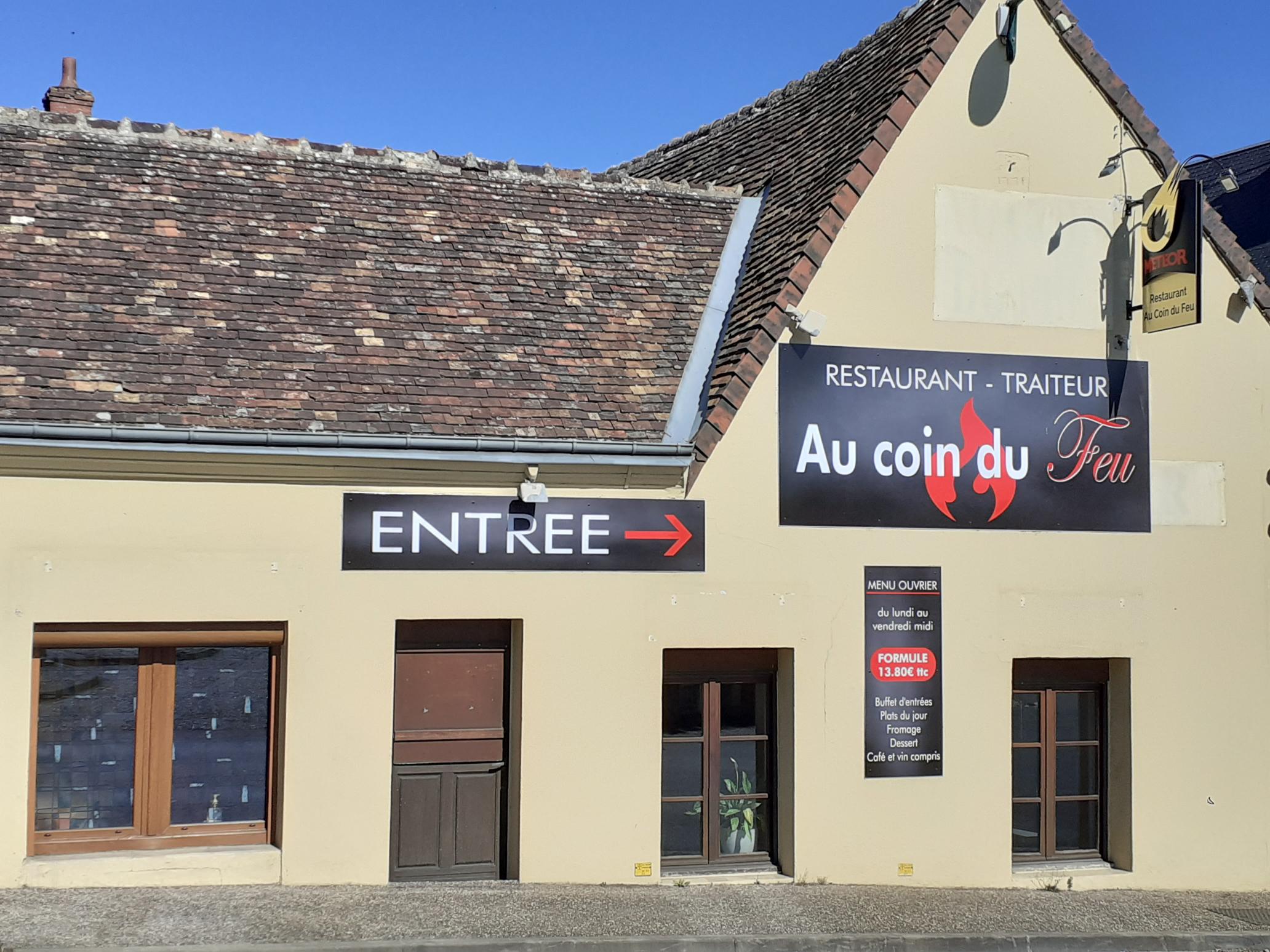 A vendre fond de commerce de restaurant traditionnel avec une formule ouvrier tous les midi du lundi au vendredi plus une activité traiteur le week-end.
Secteur ouvrier avec 3 usines tout proche. Equipement de cuisine récent (lave-vaisselle, cellule de refroidissement, réfrigérateur, congélateur...). Au bar même chose la machine a café, la pompe a bière et la caisse sont récentes. Nous sommes actuellement locataire mais le propriétaire n'est pas fermé à la vente.
Pour plus de renseignements n 'hésitez pas à nous contacter.