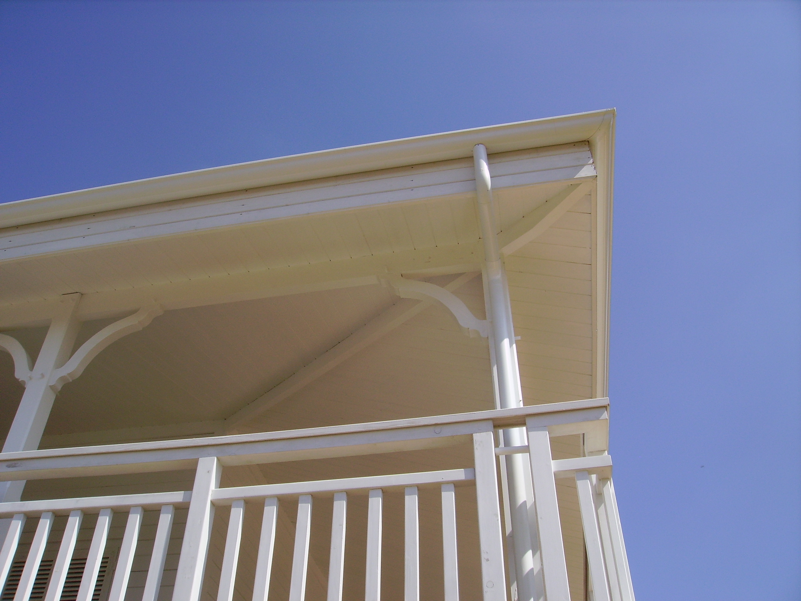 URGENT CAUSE SANTE - Cède société de fabrication de gouttières aluminium en couleur.
Située sur SEYCHES, la clientèle est composée d’architectes, de professionnels fidélisés et de particuliers. 
Bonne notoriété liée à la qualité des fabrications et des installations et à un bon relationnel. Fabrication sur-mesure, sans joint ni soudure, tant pour bâtiments industriels que sur maisons neuves ou rénovation. 
Un salarié performant assure la production et la pose.
Sont cédés avec l’entreprise, les 2 véhicules ateliers entièrement équipés et une nacelle de levage pour la pose.
Chiffre d’affaires moyen autour de 170 k€
Vente des parts sociales (pas d’emprunt en cours) : 60 k€
L’affaire est disponible immédiatement. 
Possibilité d’être accompagné par un conseiller de la Chambre de Métiers et de l’Artisanat du Lot-et-Garonne