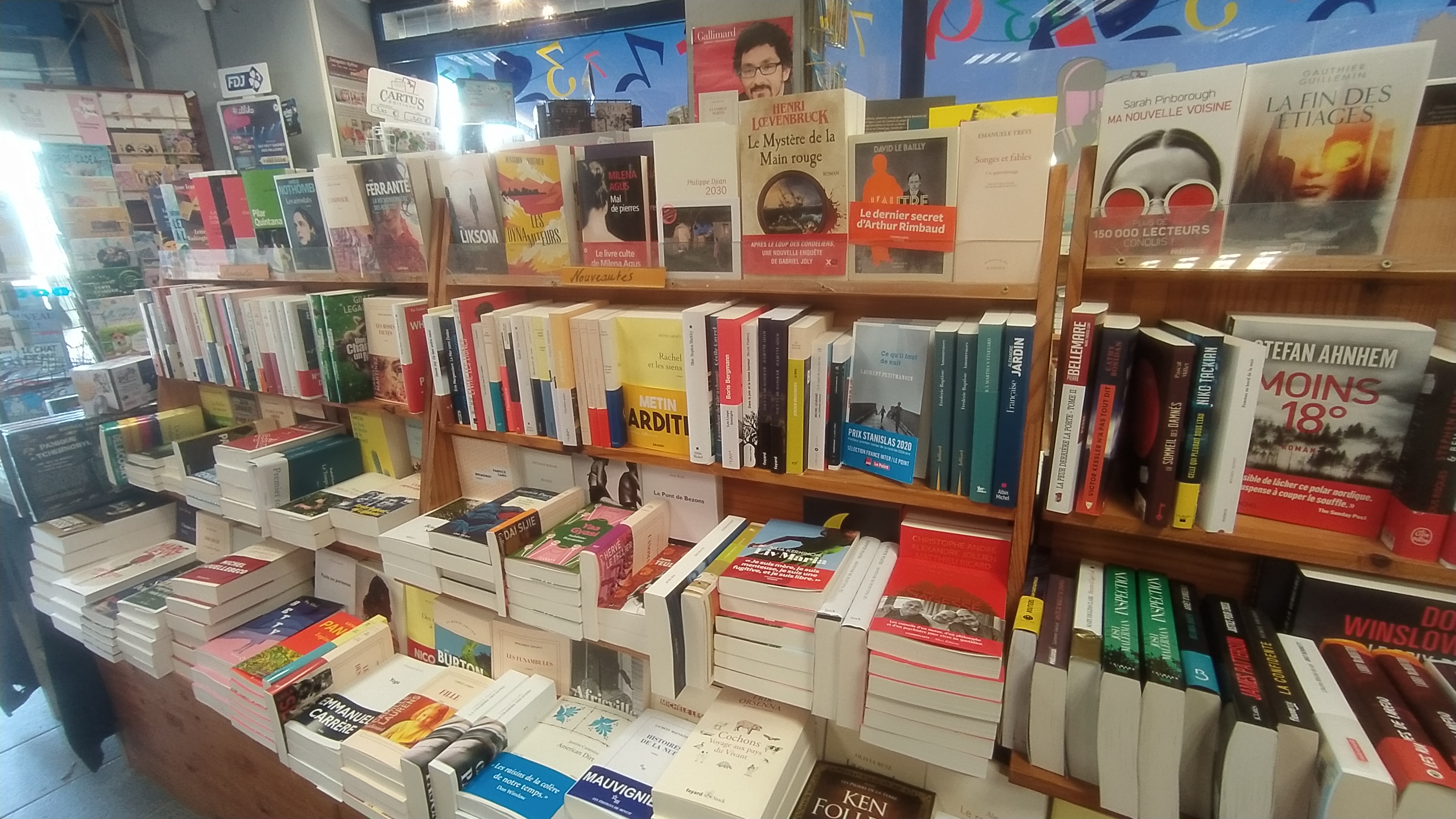 vente maison de la presse librairie jeux cartes postale papeterie .face  a la mer