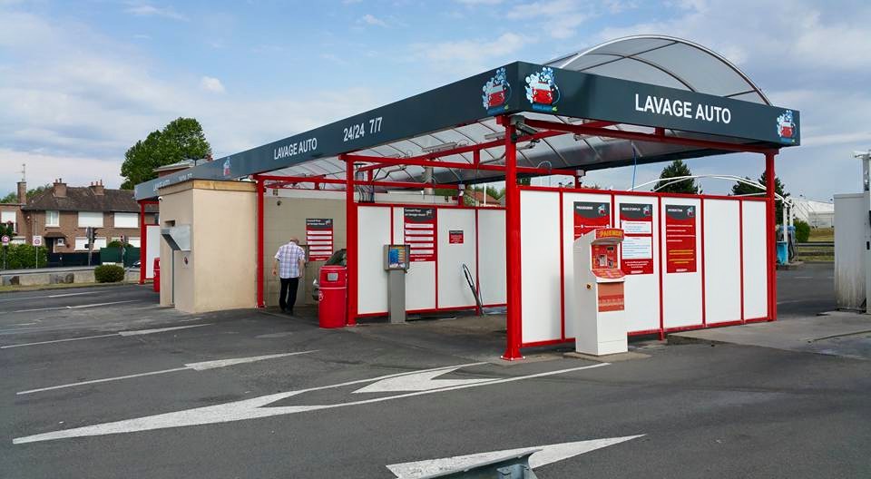 cause retraite, vend station de lavage auto située a proximité d'un centre commercial, et équipée de 4 pistes, 1 rouleau, 5 aspirateurs, 1 gonfleur.