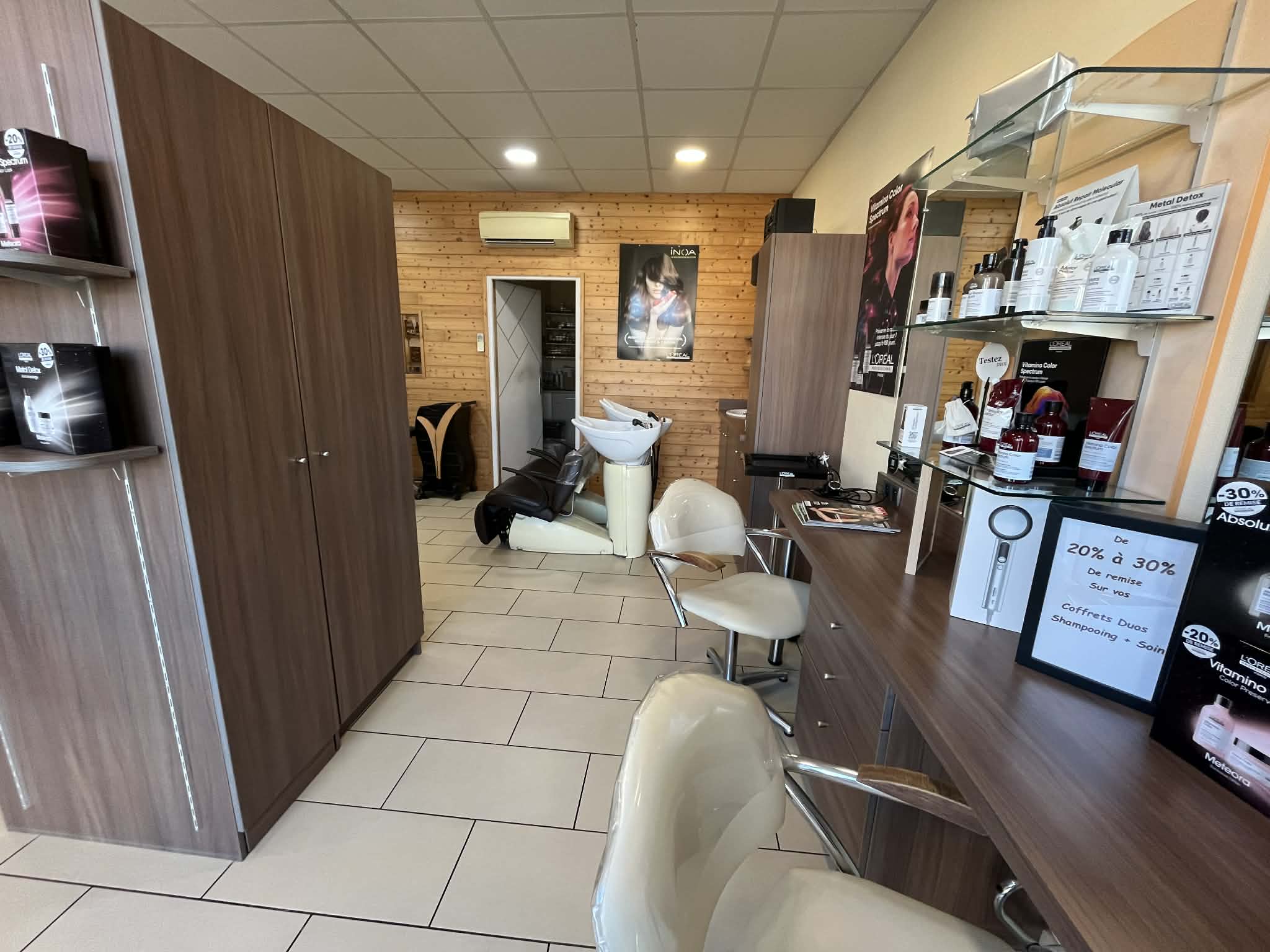 C’est un salon de campagne situé dans une petite commune, Noirterre, à quelques minutes de Bressuire.