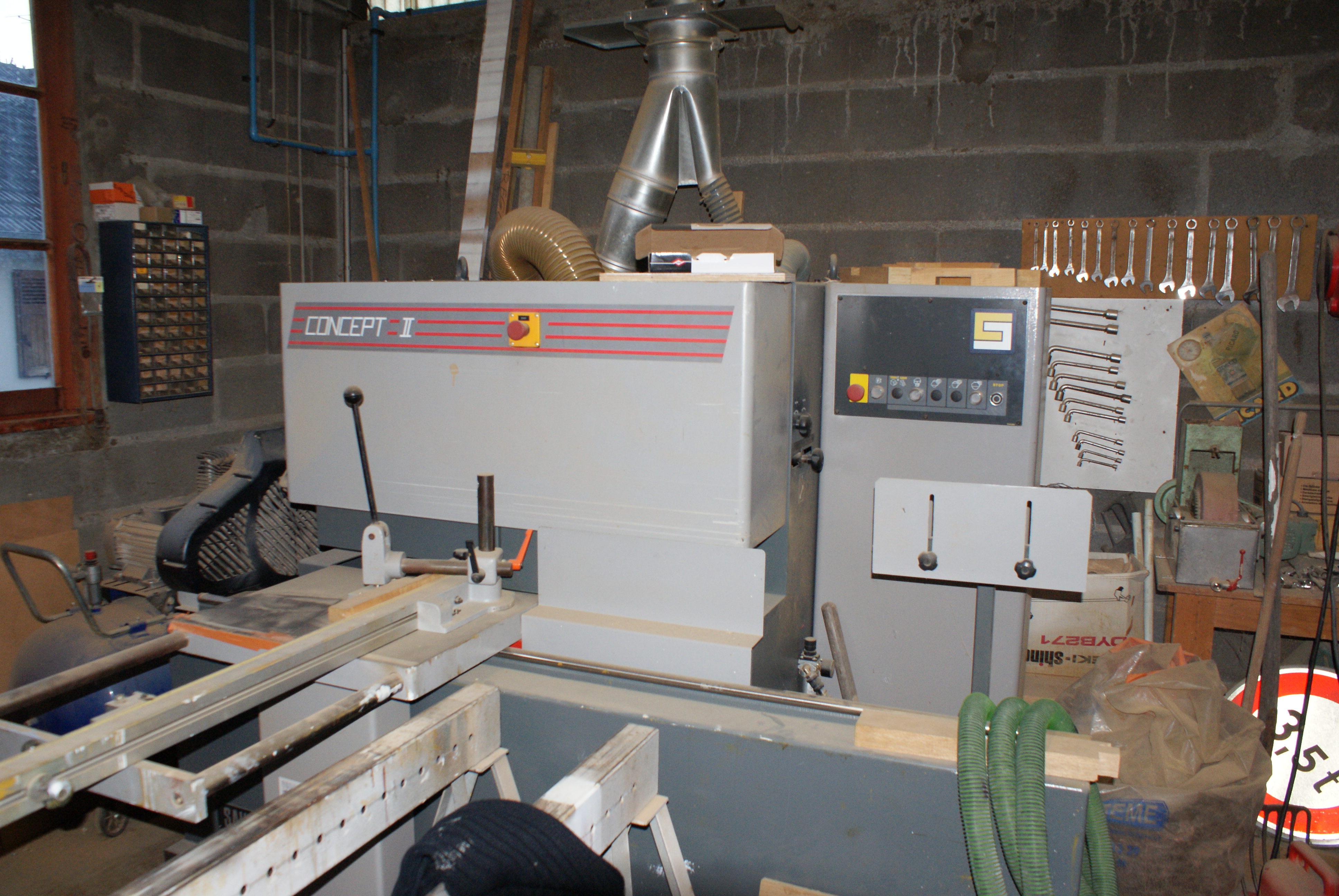 Cession d’activités pour cause de départ en retraite.

Bâtiments industriel pour activités de fabrication de menuiserie/charpentes/escalier bois et PVC composés de:

- 1 atelier de production de 200m2 avec machines stationnaires de fabrication aux normes
- Bureaux de 73m2
- Salle de repas équipé 
- Stock de matières premières
- Matériel et outillage laissés à l’acquéreur
- Chariot élévateur
-Camion 
- Parking extérieur 300m2
- 2 Bâtiments de stockage indépendants de 70m2