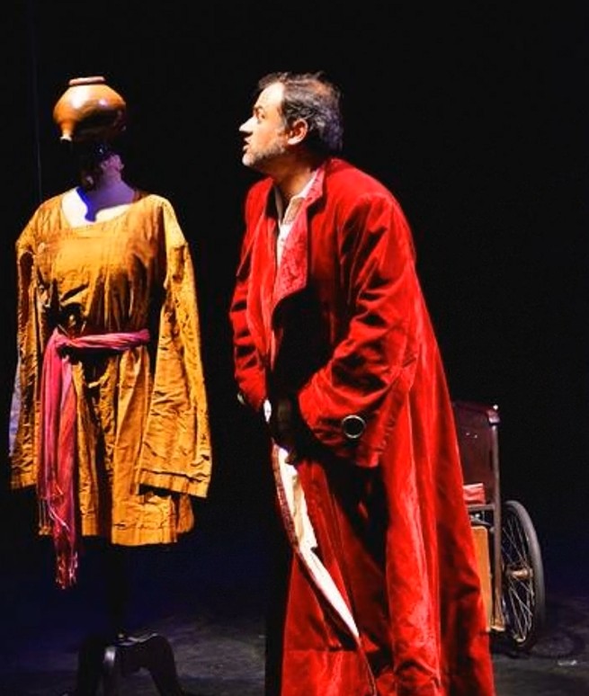 Théâtre de poche, gradin, pendrillons, tapis de danse, salle de travail, loge, cuisine le tout sur 180m carré
+
Appartement, 180M carré, grand séjour baigné de lumière, trois grandes chambres dont une suite parentale, douches, dressing, cuisine ouverte, garage...
+
4 appartements loués, 
1 studio meublé 25 m carré
1 T1 bis meublé 35 m carré
1 T2 meublé 30 m carré
1 T2 non meublé cuisine équipée 50 m carré
Rapport annuel : 18.000€
beaucoup de photos sur demande...