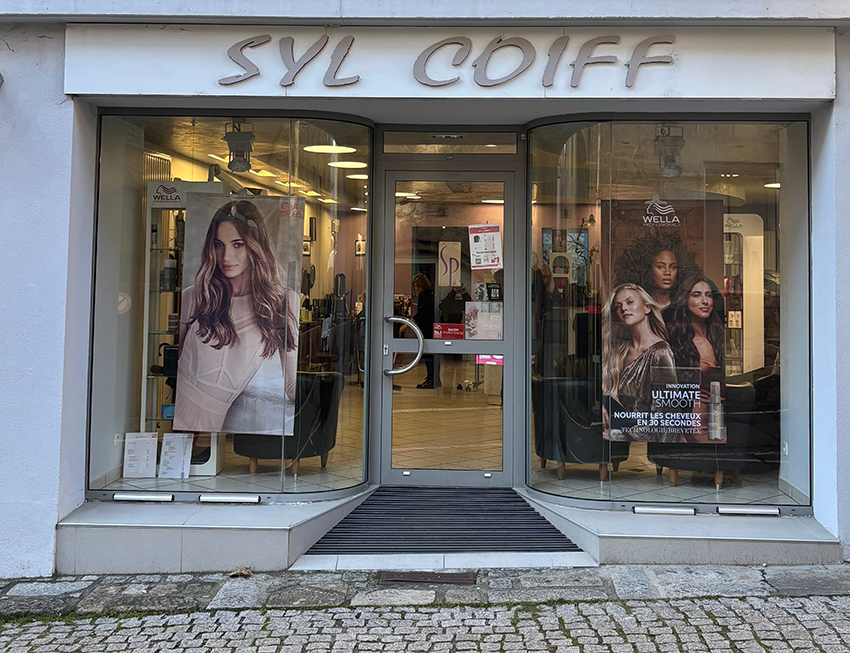 Vous rêvez de reprendre un salon clé en main dans une région dynamique en Haute-Corrèze ? Ne cherchez plus !
Caractéristiques du Salon :
* Superficie : 90 m² plus un laboratoire et WC.
* Équipement :
* 11 places de coiffure
* 3 bacs de lavage avec fauteuils massants
* 3 Climazon
* 1 caisse enregistreuse
* 1 Hairspa
* 1 siège enfant
Les + :
* Localisation idéale, proche de tous commerces
* Parking à proximité pour la commodité de vos clients
* Clientèle fidèle et existante
Un cadre attractif :�Ussel (19) a récemment été classée parmi les 10 villes de France qui font le plus pour le pouvoir d’achat de leurs habitants. Une qualité de vie exceptionnelle qui attire et fidélise une clientèle locale.
Conditions :
* Location du local : 700 €/mois
Une belle opportunité pour démarrer ou développer votre activité dans une région pleine de charme et d’opportunités !