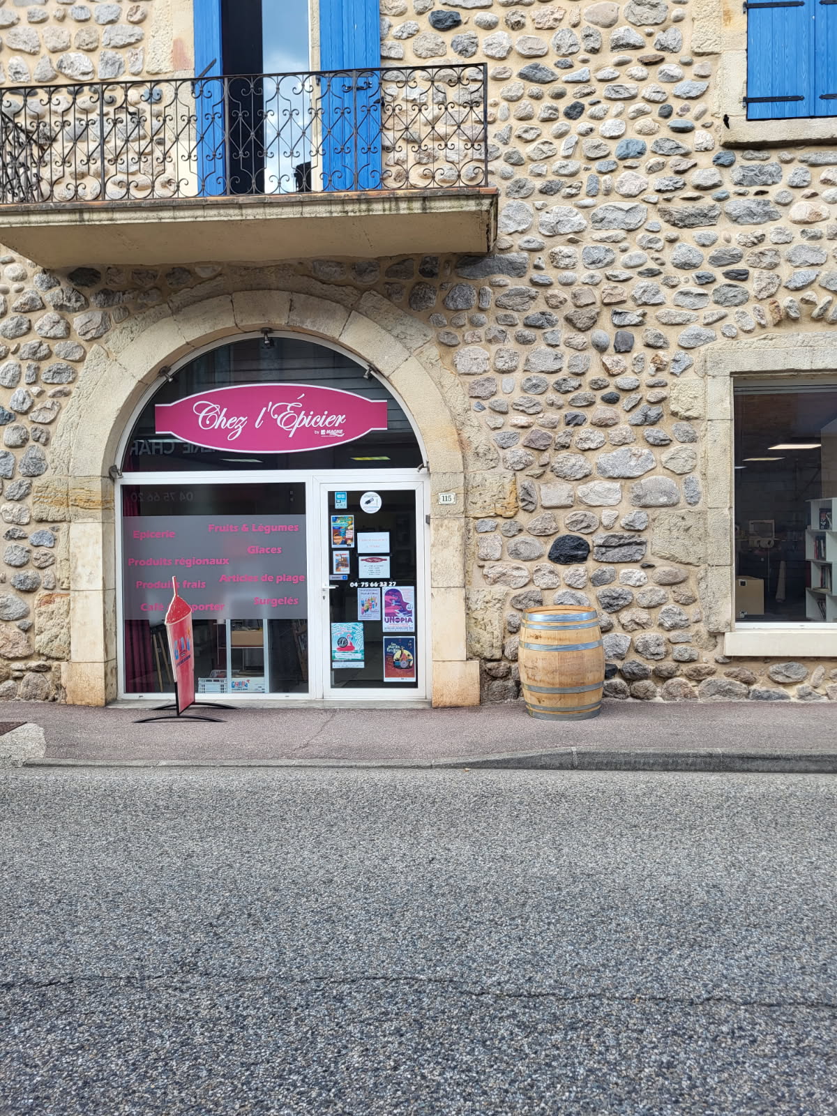 Description
Fond de commerce épicerie alimentaire
Surface de vente environ 90m2
Surface de la réserve environ 110m2
Produits locaux
Machine à glace GRANITA
Dépôt de pain
Articles de plage
Loyer actuel 300E
Logement non fourni
Travail pour une personne
Ouvert toute l'année
Située dans un village touristique avec 3
campings et des chambres d'hôtes. Piste
cyclable touristique "dolce via", plage
artificielle, kayak, acrobranche...