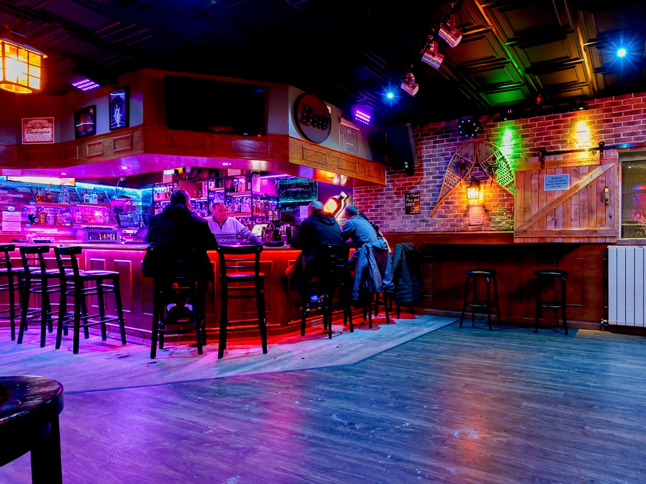 Restaurant, Bar-discothèque et snack