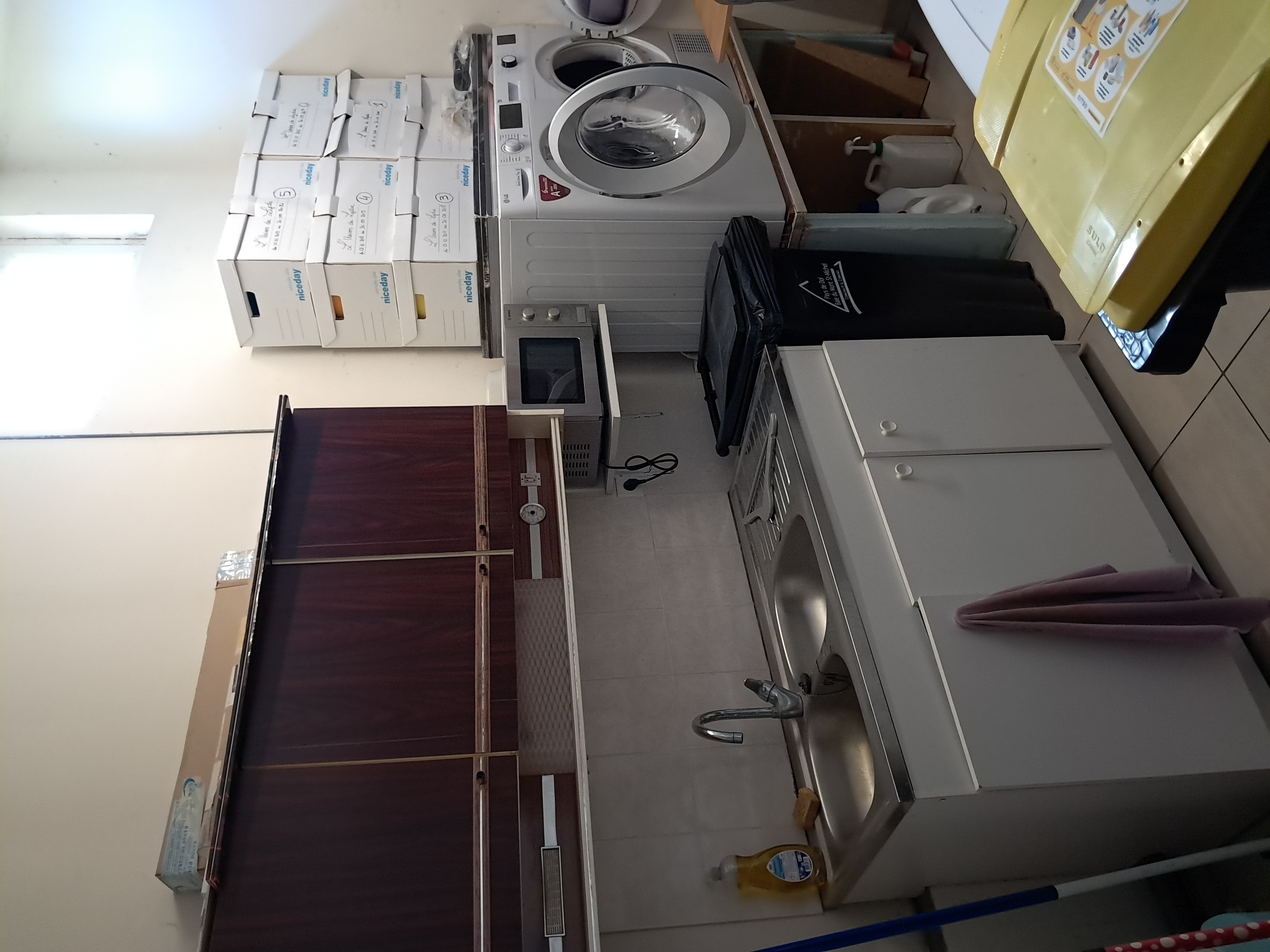 💇‍♀️ À vendre : fonds de commerce – salon de coiffure 💇‍♂️
📍 Commune proche Dol de Bretagne (35)
📐 55 m² : 4 postes + 2 bacs, bureau 15 m², réserve 8 m², WC.
Le bureau peut-être aménagé pour un barbier, une esthéticienne ou prothésiste ongulaire.
🧡 Clientèle fidèle, affaire tenue depuis plusieurs années
📄 Bail 3-6-9 renouvelé, loyer 470 € TTC
💰 Prix : 30 000 €
✨ Prêt à exploiter –