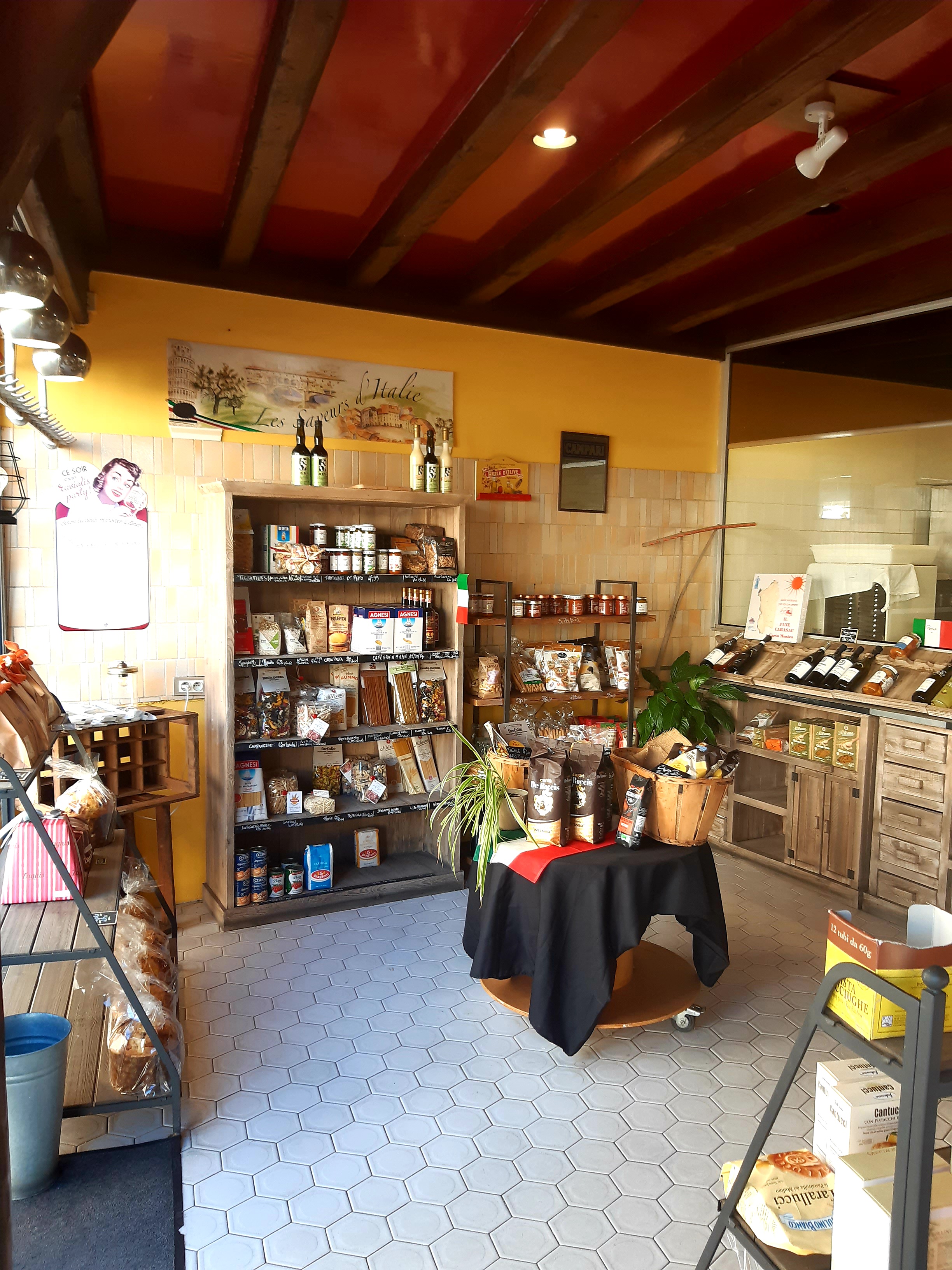 VEND FOND DE COMMERCE

93000€<CA<103000€
Ouvert depuis 12 ans en épicerie italienne ( jambon fromage plats à emporter cave à vin alcool glaces traiteur...)
Ancienne boucherie chevaline de renom durant au moins 40 ans avant...

Vend car nouveau projet

CA à développer fortement en revoyant les horaires car...Fermée le samedi après midi et dimanche et lundi
Et fermée 18h30 ...

VEND AVEC TOUT LE MATERIEL A L'INTÉRIEUR PRET A TRAVAILLER ! 

- Rangements et tables inox
-2 micro onde 
-1cellule de refroidissement professionnelle 
-2 pianos fours 5 feux pour l'un et 4 plaques pour l'autre 
-lave vaisselle 
-double évier pro pour plonge 
-robot pâtisserie 
-machine à pâtes fraîches professionnelle capacité 8kg de semoule farine
-cookeo
-2 frigo inox dont une de 2m
-frigo a boisson vitrine
-2 congélateurs 1 top 1 tiroir

⚠️⚠️Une vitrine réfrigérée longueur 3m !!! Pour y mettre plats, charcuterie, fromages........
Avec 4 rangements réfrigérés côté vendeur

- 1 trancheuse pro
- 1 thermocelleuse pro
-1 machine à râpée le fromage
-1 petit frigo vitrine pour glaces

Plus petit électroménager...mixeur plongeur, mixeur à légumes, chauffe soupe pro, machine à café..

Plus tous mes plats, cocottes, casseroles, poêles, ustensiles de cuisine.

Fond de commerce d'environ 70m2

Équipé d'une double chambre froide HS mais qui sert de réserve 

WC et petite réserve en plus

Rue passante commune de 6000 habitants

Climatisation

GROS AVANTAGE PRET A TRAVAILLER DE SUITE CLÉ EN MAIN!