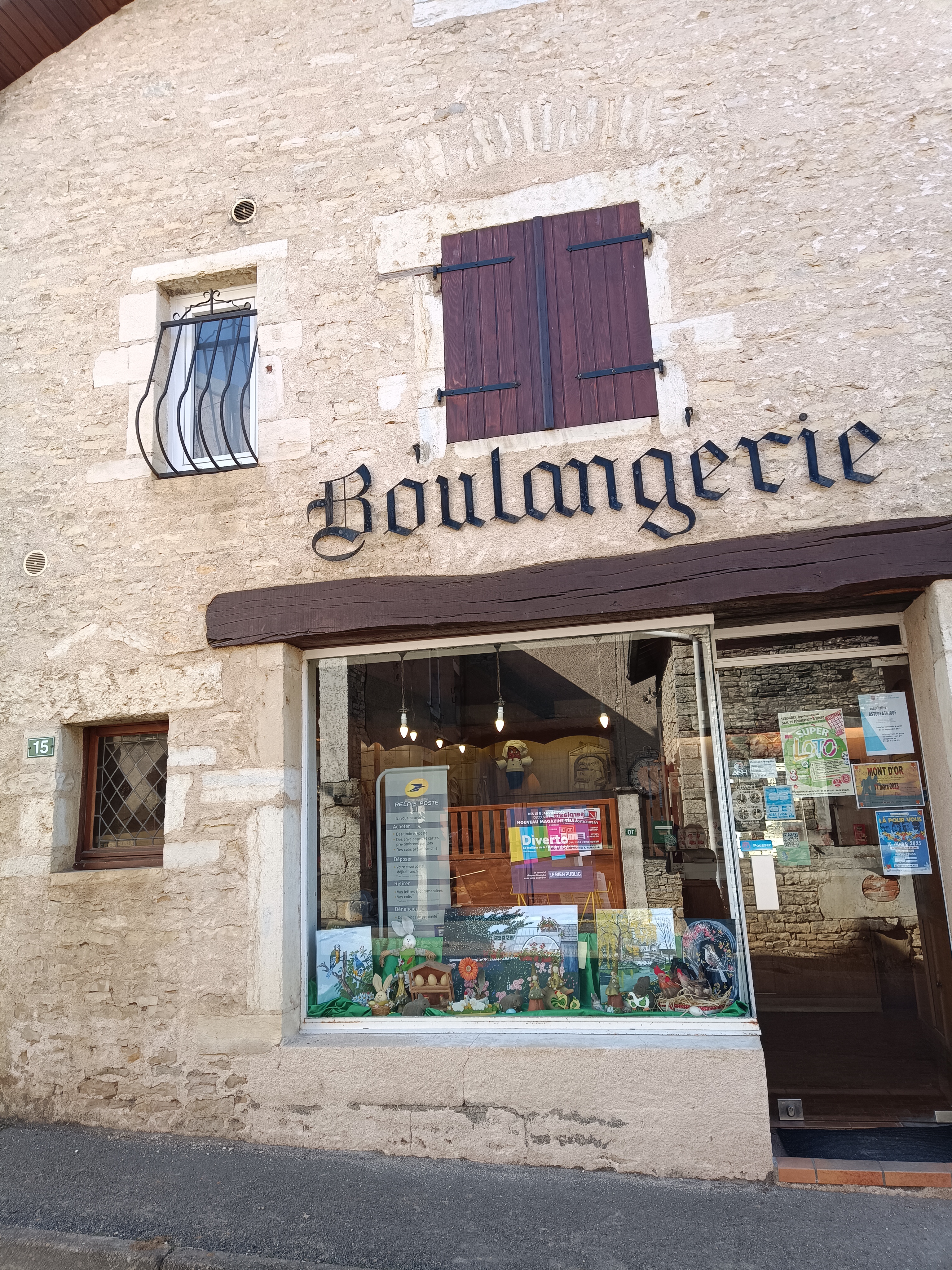 Cause santé à vendre Boulangerie Pâtisserie en côte d'or. 
Un agréable village qui bouge où il y a 8 associations.
Touristique car le canal de Bourgogne passe à côté.
40 minutes de Dijon .
