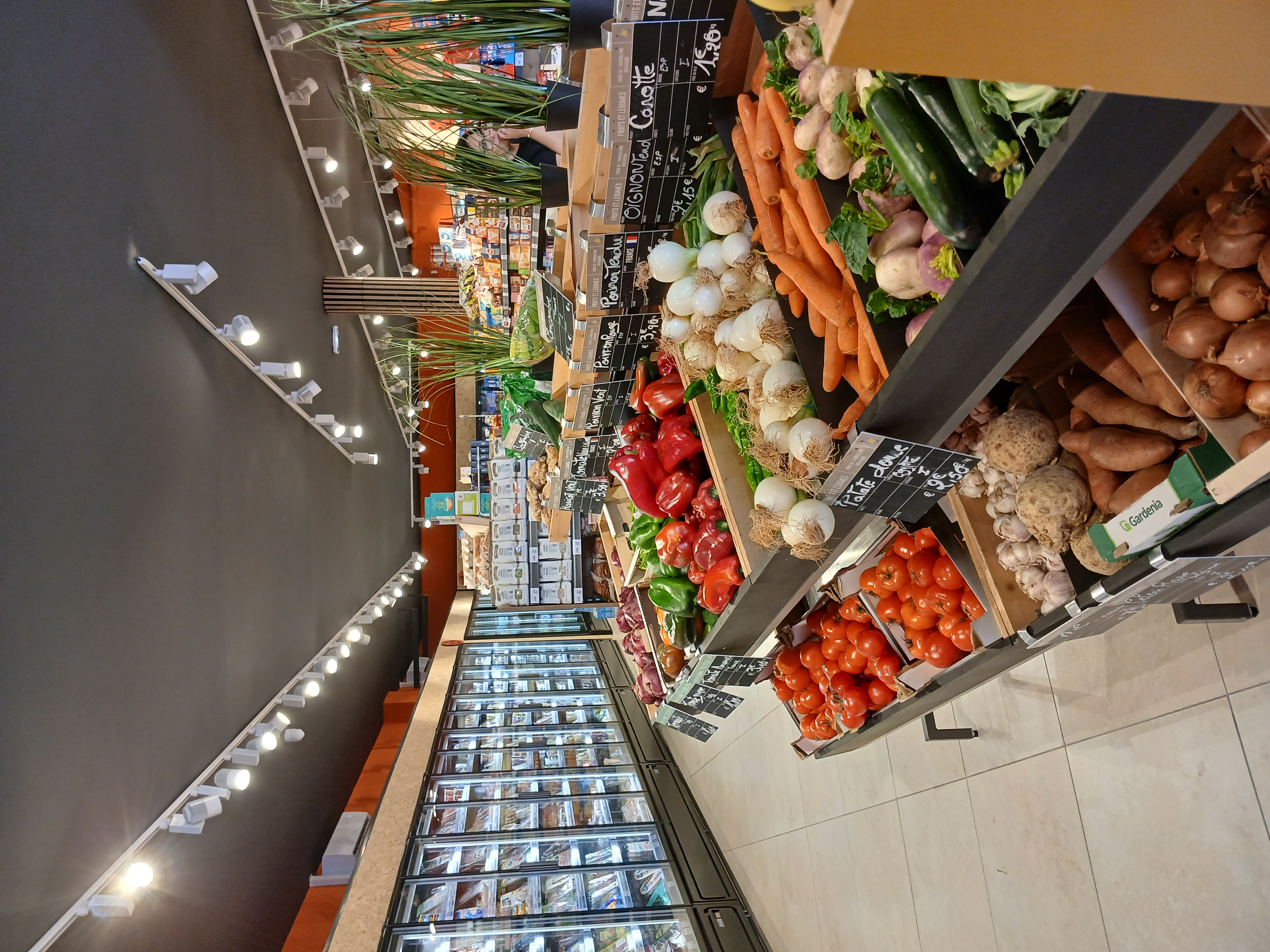 Vous souhaitez devenir indépendant en créant votre propre commerce de proximité alimentaire. Un projet vous attend au pied des Pyrénées porté par la CCI de l'Ariège. Construction d'un ensemble commercial avec logement. Belle opportunité d'un multiservice (épicerie, tabac, ..) Je me tiens à votre écoute.