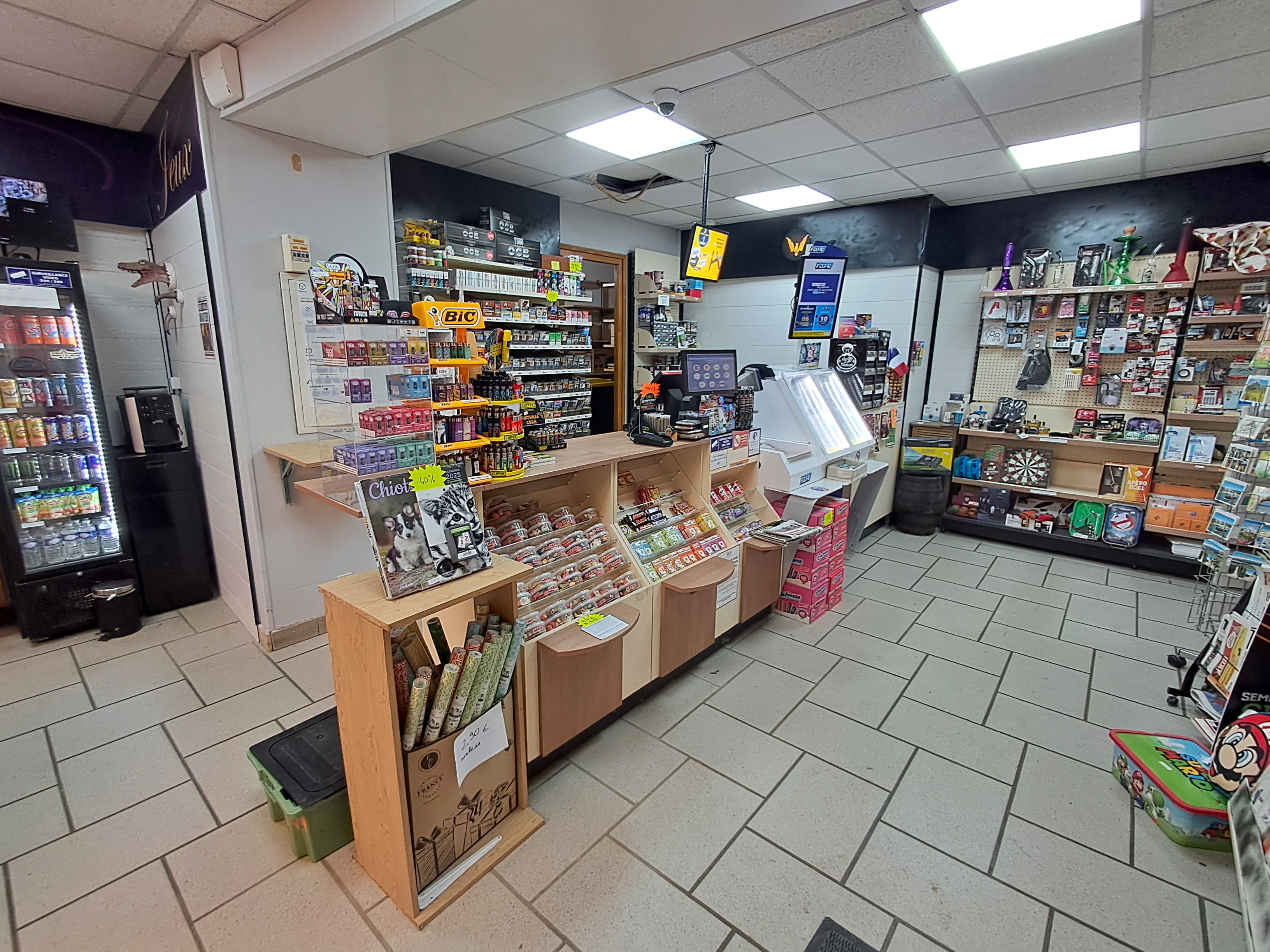 Vous souhaitez devenir commerçant indépendant et reprendre une affaire déjà implantée, avec une clientèle fidèle et un réel potentiel ?
Cette opportunité est faîte pour vous !
Un emplacement incontournable au cœur de Lugny.
Seul TABAC PRESSE FDJ du village et à plusieurs kilomètres alentours, ce commerce bénéficie d’une place privilégiée dans la vie locale.
Avec ses 85 m², il offre un espace adapté à ses différentes activités et réaménagé pour accueillir les colis. Des travaux de sécurisation ont également été réalisés notamment avec une porte d’entrée sécurisé et une alarme.
Une activité diversifiée, au service de la clientèle.
Au-delà du tabac, de la presse et des jeux de la FDJ, le commerce propose de nombreux services et articles de dépannage qui contribuent à fidéliser la clientèle.
La présence de commerces complémentaires, notamment la Cave de Lugny, ainsi que le tourisme et les travailleurs saisonniers permettent de toucher une clientèle variée et d’élargir la zone de chalandise.
Une rentabilité à découvrir en chiffres
Parce qu’un projet de reprise doit reposer sur des éléments concrets, voici les résultats annoncés pour l’exercice 2025.
50 390 euros d’Exédent Brut d’Exploitation (EBE) 56 143 en 2024 et 48606 en 2023
42 000 euros de bénéfice, 47 456 en 2024 et 42 606 en 2023
Contactez-moi pour obtenir davantage d’informations et convenir d’un rendez-vous. Nous pourrons échanger sur votre projet entrepreneurial !
Actuellement le commerce est ouvert
Mardi, mercredi, vendredi (jour de marché) de 7h15 à 12h15 et de 15 h00 à 19 h00
Jeudi matin de 7h15 à 12h 15
Samedi de 8h00 à 12h15 et de 15h00 à 19h00
Dimanche de 8h00 à 12h00
Loyer actuel : 650 euros par mois