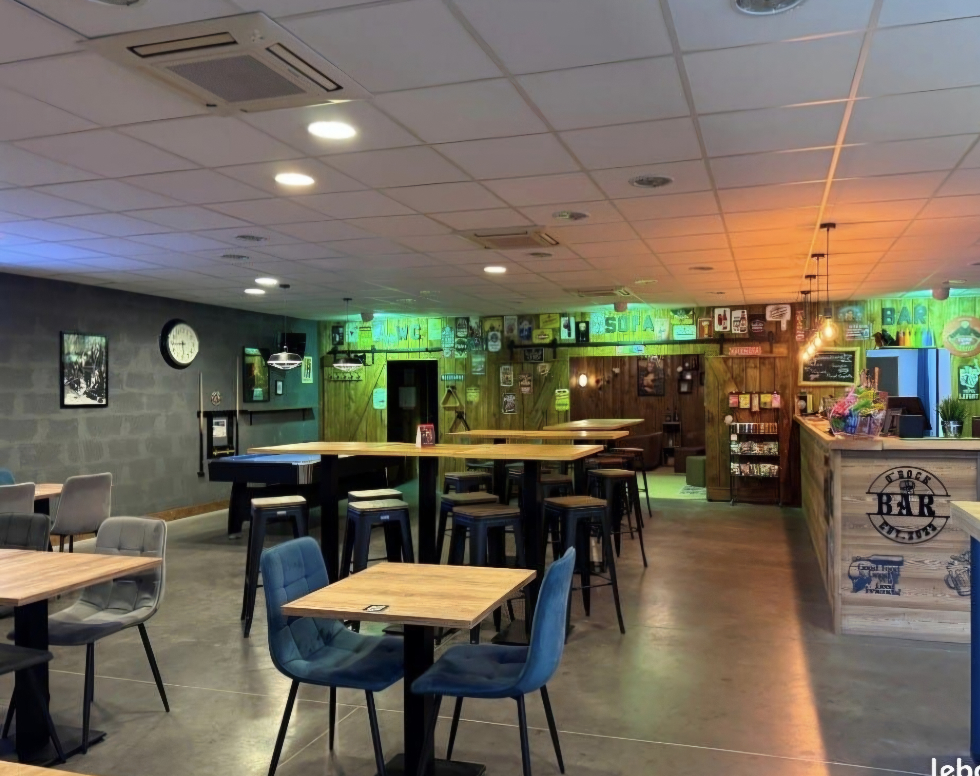 Vente de 100% de parts sociales d'une SARL - Activité de bar à bières/petite restauration/tapas

Vente de 100% de parts sociales d'une SARL - Activité de bar/restauration - Idéalement placé sur la commune de Coutras, dans une zone commerciale attractive. Possibilité de développer l'affaire - clientèles fidelises,