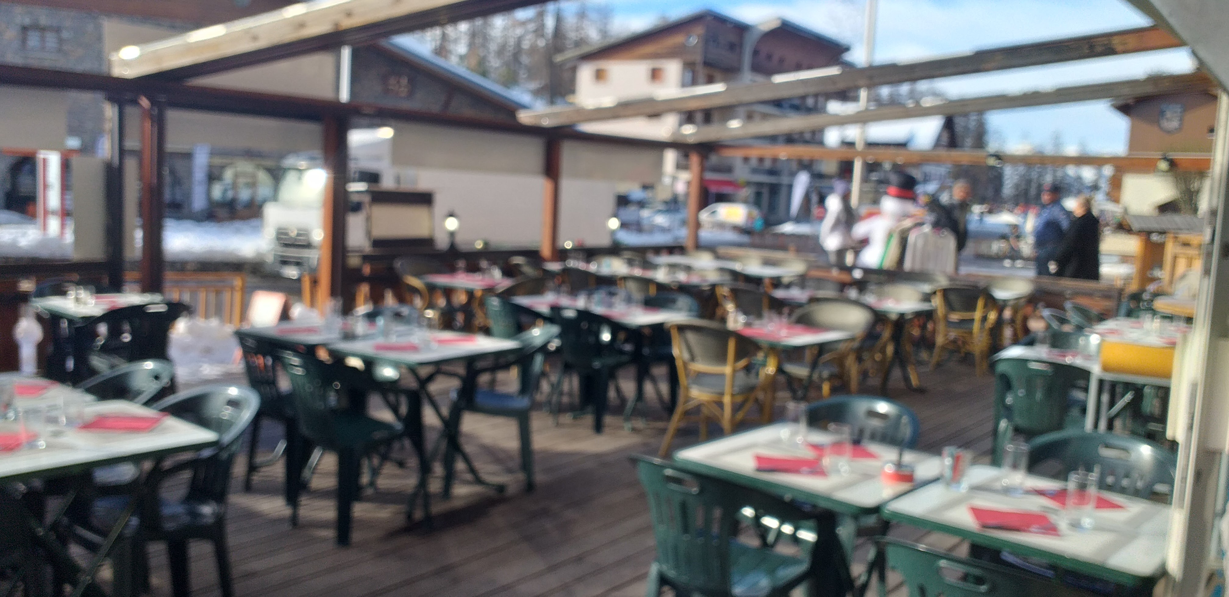 Bar Restaurant, Pizzeria,  station de ski 
Alpes du Sud, Valberg.
Exploitable toute l année
Clientèle toutes saisons
En plein centre de la station
Environ 200m2 + grande terrasse privative, plein sud,  sous sol.
Grande cuisine
60 couverts intérieur
80 couverts exterieur
Affaire nouvelle à développer.