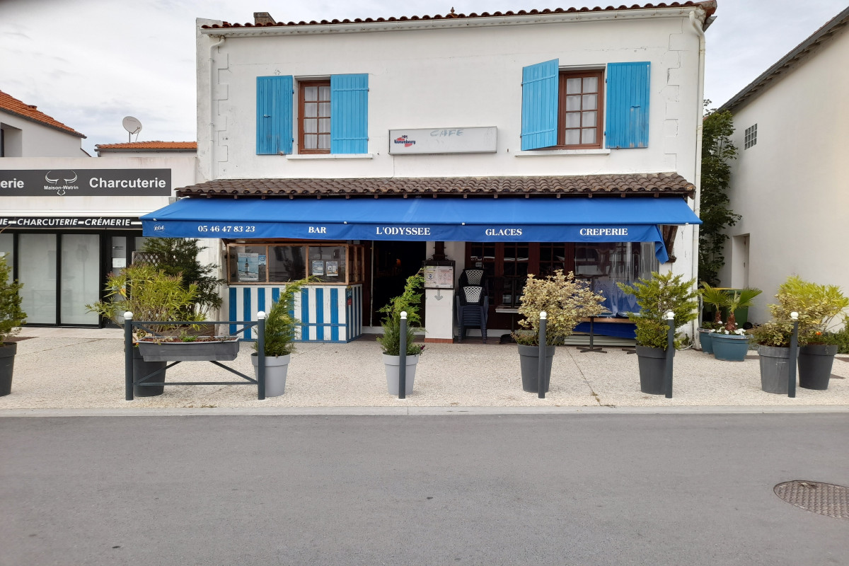 bar brasserie crêperie glacier dans un petit village de l'ile d'oleron en Charente maritime