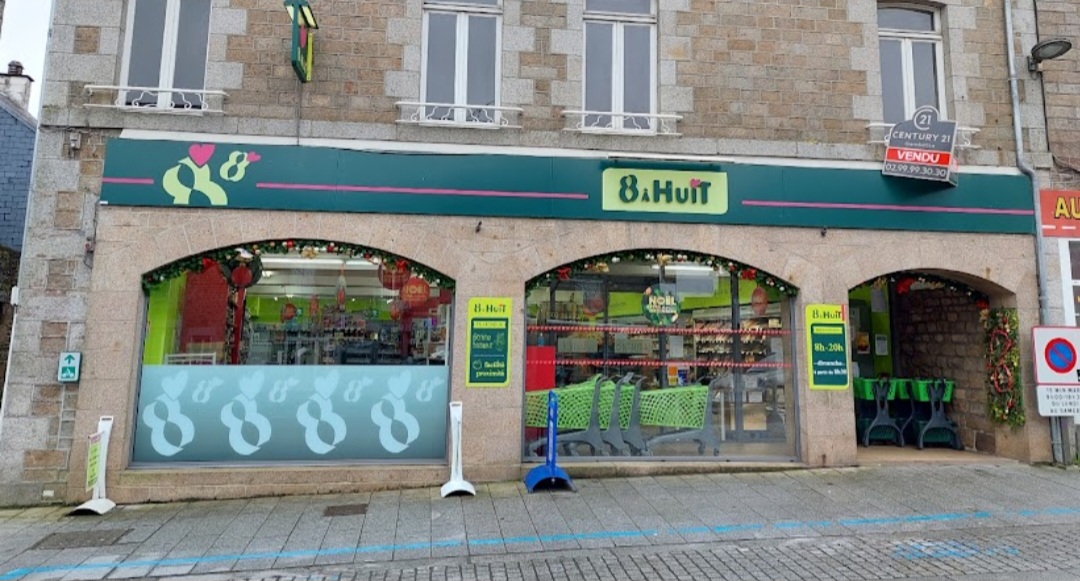 Superette sous franchise carrefour dans un village dynamique et en croissance.
CA entre 650 000 et 750 000 € HT 
Loyer 1400%ht 
1.5 salarié 
230 m2 de magasin plus une grande réserve. 

Apport minimum 50k