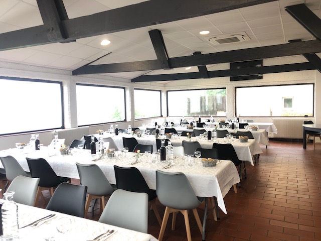 À VENDRE – Bar Restaurant entre Toulouse et Montauban avec Vue Panoramique sur la Garonne – 30 000 €

📍 Cadre exceptionnel, emplacement unique

À vendre pour raison de santé, bar-restaurant avec beaucoup de charme, surplombant la Garonne, offrant une vue imprenable sur la vallée. Cadre paisible, fréquentation régulière, clientèle locale et touristique.

🍴 Établissement prêt à travailler immédiatement :
	•	Cuisine professionnelle équipée
	•	Salle lumineuse avec grande baie vitrée
	•	Terrasse extérieure très appréciée
	•	Licence IV et autorisations à jour
	•	Matériel en excellent état, aucun gros investissement à prévoir

🏛️ Murs communaux (mairie) : bail en place avec un loyer très abordable, parfait pour une reprise sereine.

👉 Avec de belles possibilités de développement (animations, groupe, privatisations, événements…).

💶 Prix du matériel & stock : 30 000 €

📞 Photos et visites sur RDV.