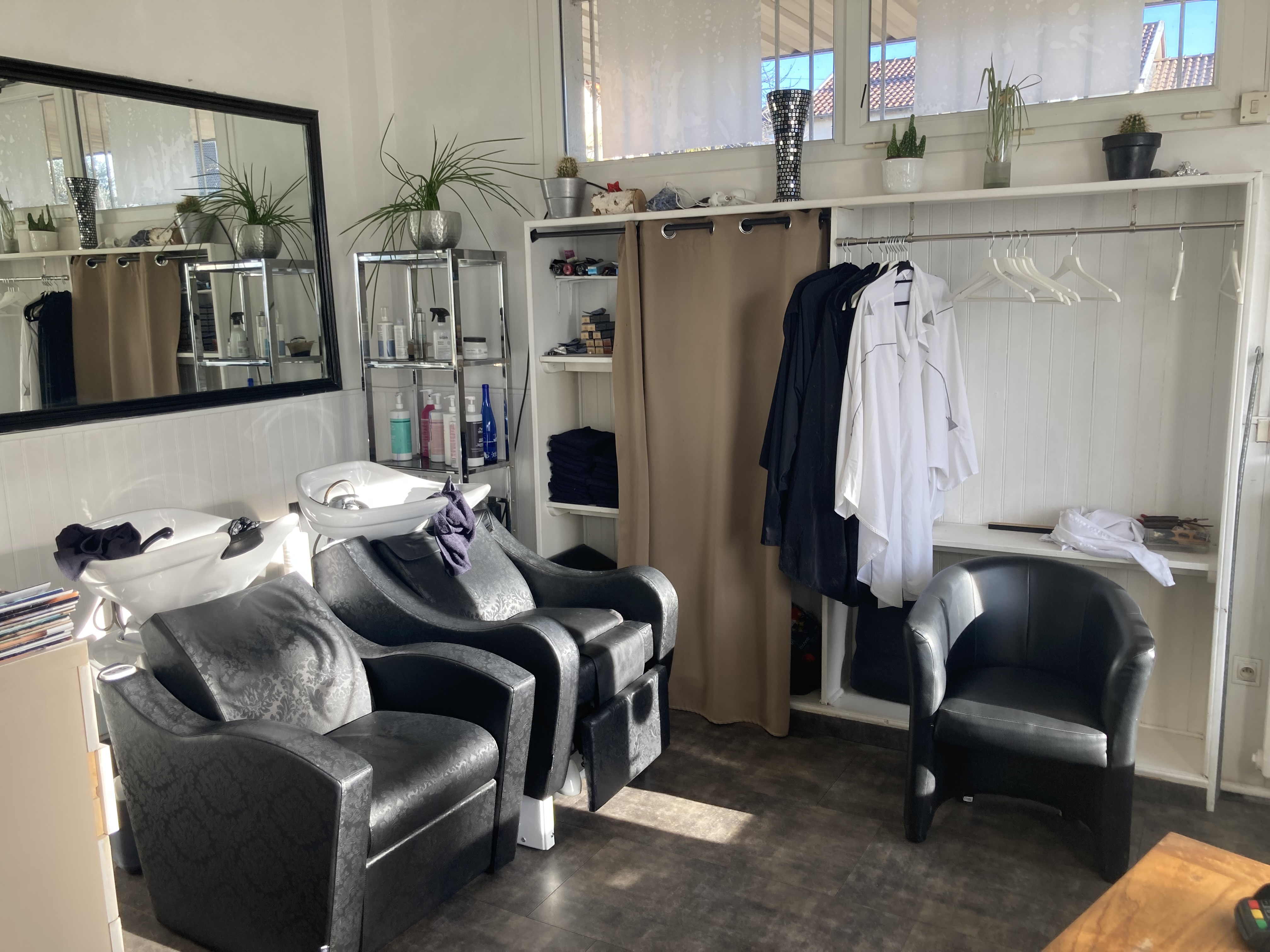 Salon  avec maison de ville attenant