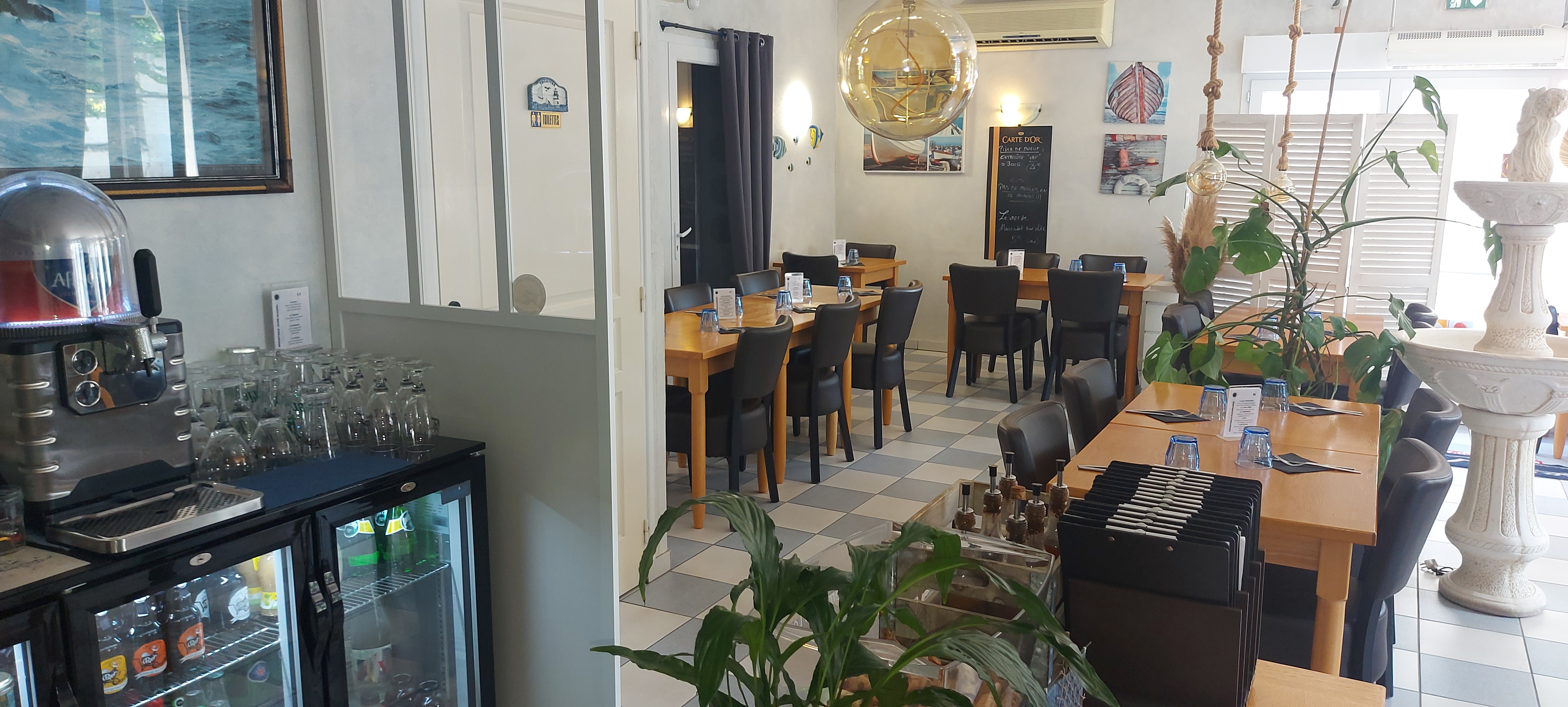 À VENDRE – PIZZERIA / CRÊPERIE – AMBOISE (37400) 🍕

Tu aimes la pizza.
Tu aimes les crêpes.
👉 Bonne nouvelle : l’affaire est déjà en place et rentable.

📍 Amboise (37) – ville touristique à fort passage
🔥 Pizzeria–crêperie exploitée depuis 2015
👨‍🍳 Chiffre d’affaires HT 2025 : 142 000 €, réalisé à deux personnes (couple)
🧀 Clientèle fidèle + touristique
🔑 Affaire clé en main : matériel opérationnel, concept qui fonctionne
📈 Potentiel de développement

💡 Vente pour changement de projet (aucune difficulté d’exploitation).

💰 Mise à prix : 60 000 € – faire offre sérieuse
📊 Dossier complet communiqué après premier échange
📞 Contact uniquement pour acquéreur sérieux