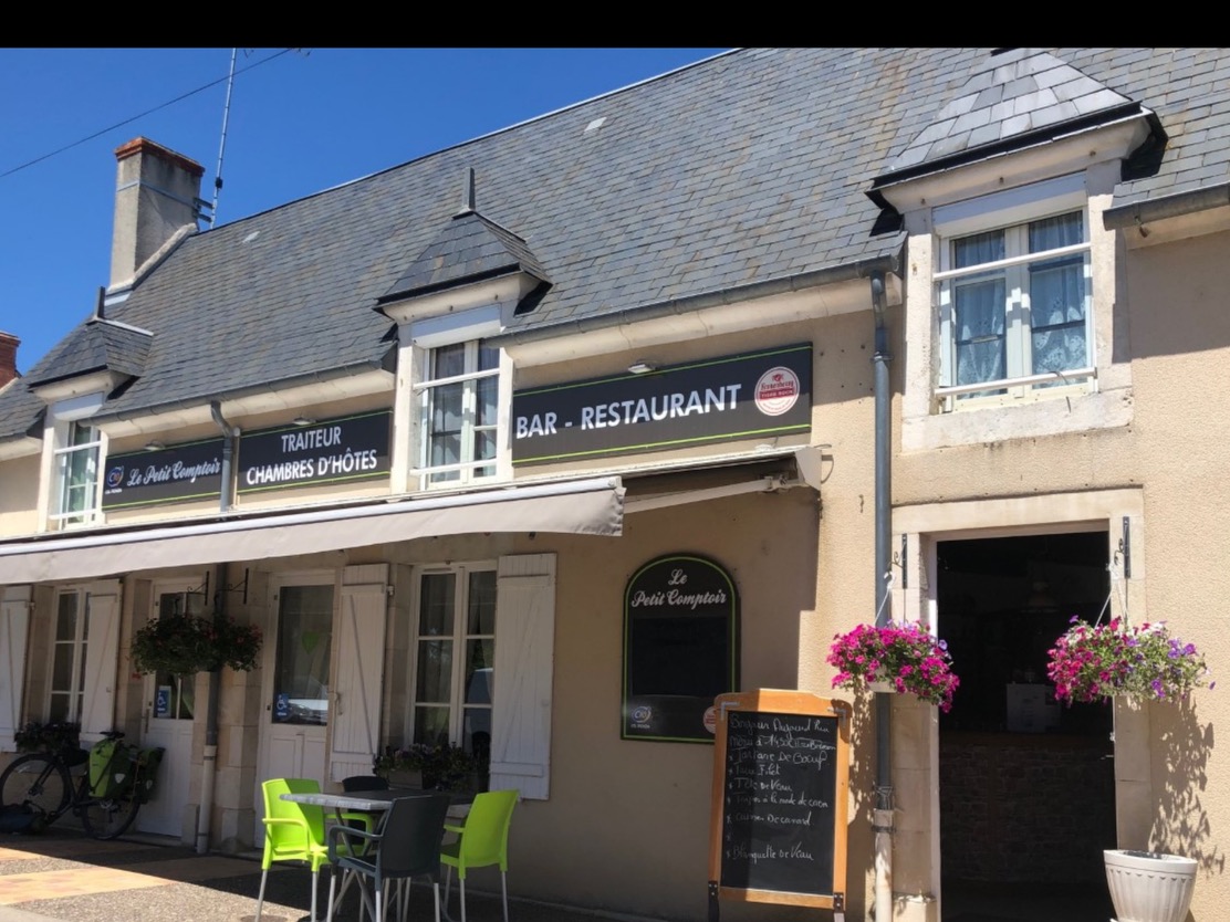 Bar-Restaurant situé à Saint-Pierre-Les-Bois, charmant village du centre de la France

La mairie, propriétaire des murs et de la Licence IV, propose le Bar-Restaurant en location suite au départ en retraite de la précédente gérante (500€/mois).
Idéalement situé près d'un axe très fréquenté (RD3), cet établissement dispose d'une salle accueillant environ 40/50 couverts et d'un coin bar indépendant.

Entièrement équipé

A l'étage, un logement comprenant 2 chambres, 1 salle à manger-cuisine et 1 salle d'eau, est mis à la disposition du locataire (compris dans le prix de location).

Un parking PL et VL à proximité permet le stationnement des usagers.

N'hésitez pas à contacter la mairie afin de prévoir une visite des lieux.

Contact:
Mairie 0248562043