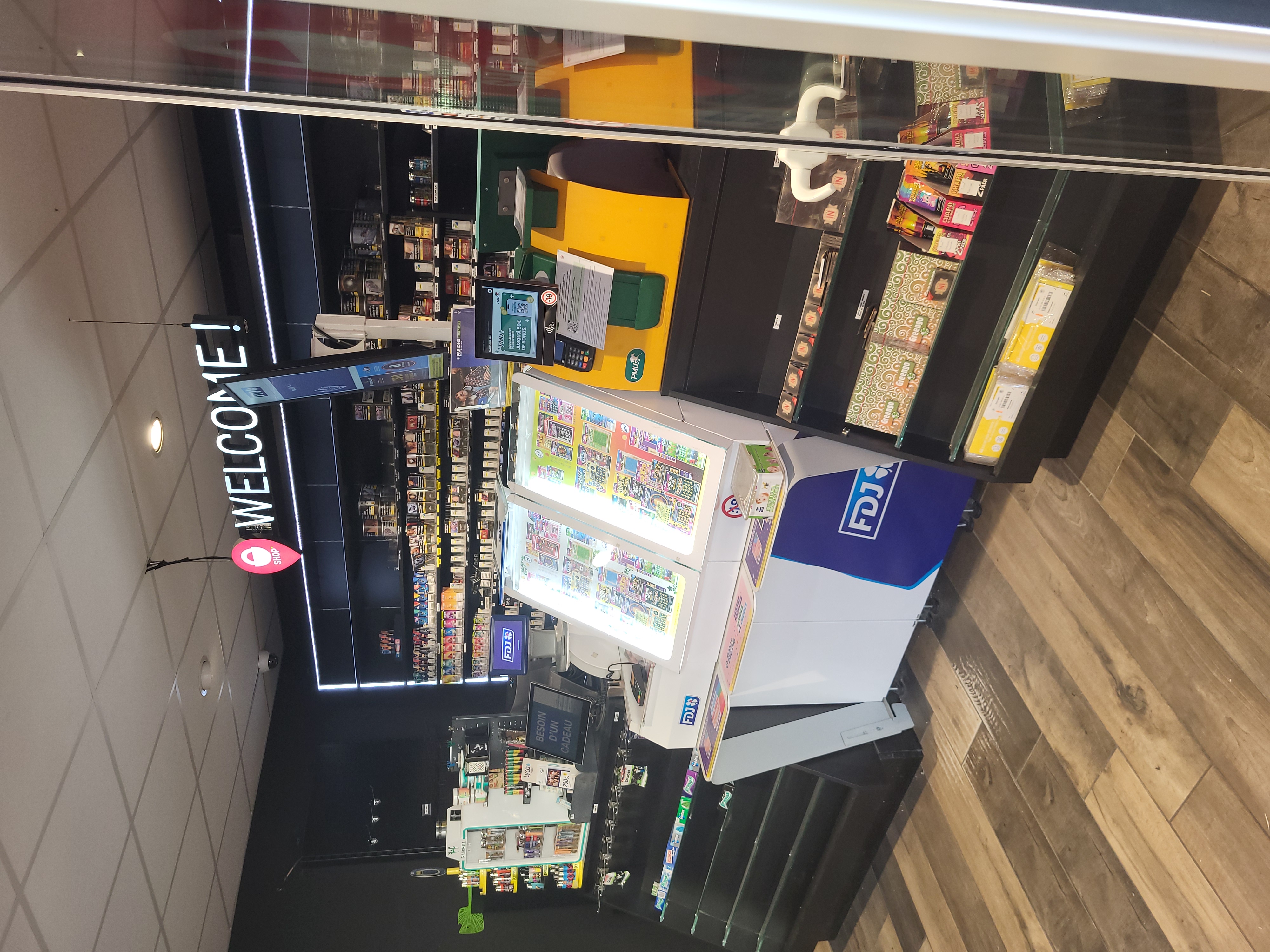 A vendre fond de commerce Tabac FDJ PMU licence a emporter boisson cbd....  zone passante 5000 véhicules jours. Loyer 700 euros par mois.