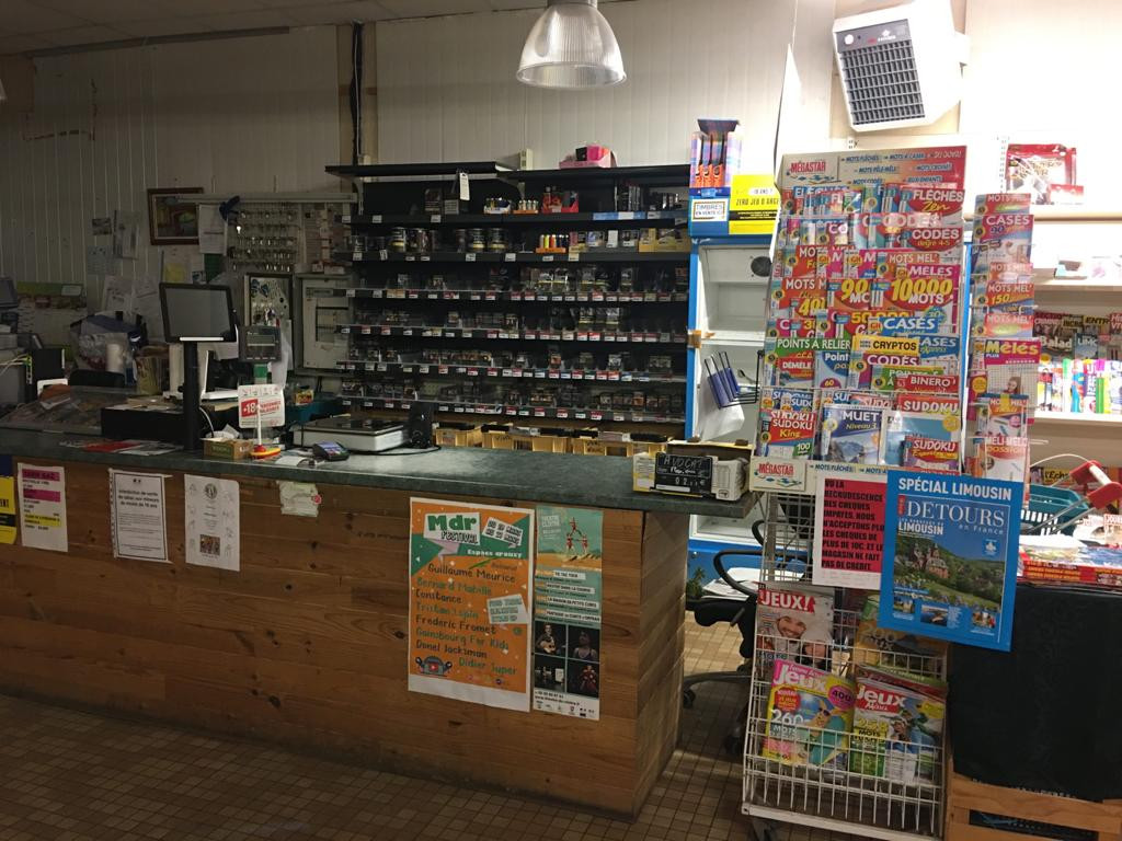 Vends épicerie multiservices, dépôt de pain, FDJ, tabac, alimentation, gaz, fleurs, presse nationale et régionale. Dans petit village de haute vienne situé à 40km de Limoges, dans les monts de Blond, région très calme, verdure, détente. Chiffre d'affaire en augmentation.