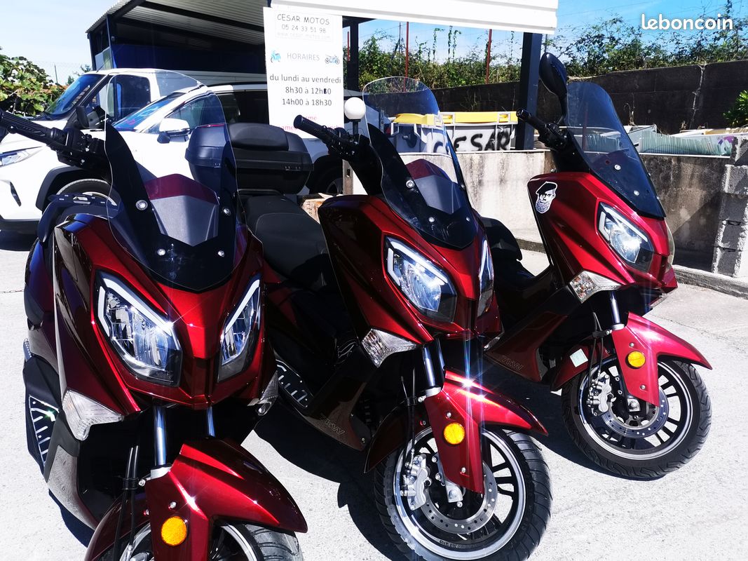 vente cause retraite, garage de 150 m² de vente et réparation scooters thermiques et électriques, avec emplacement dans zone commerciale à 800m du centre ville de Saint Jean de Luz.
Bail encore valable 6 ans, excellente réputation et clientèle fidèle depuis plusieurs années,
335 000 HT de chiffre d'affaires, loyer 1453€ /mois.
Grand parking d'acceuil clientèle, tout l'outillage necessaire est laisser pour commencer à travailler directement le jour de la vente:
deux ponts élévateur Marolo, donc un pour quad ou voiturette, compresseur 500L, machine à pneus Marolo et équilibreuse statique , touret, meuleuse, vitrine accessoires, présentoir huile et batterie.
Servante complète, cliquets 1/2, 1/4, pistolets pneumatique et électrique Blinker (neuf), visseuse divers arraches, bac ultrasons, compressiomètre pneumatique, dépressiomètre digital , ordi pour gestion commerciale GAD garage, ordi pour valise TEXA fourni avec divers cables( piaggio, yamaha, peugeot, suzuki, triumph, bmw, honda, harley OBD 2...
Établi avec étau, coin stockage pièces détachées, cuisine vestiaire, mezzanine stockage pièces occase, imprimante pour factures et imprimante plaques immat laser, TPE, bac de stockage huile 1000L...