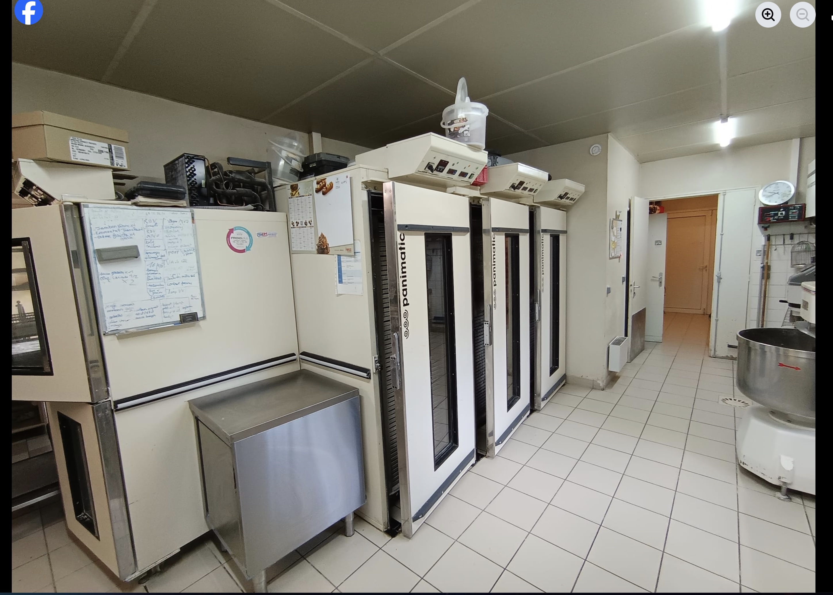 Boulangerie-Pâtisserie dans village 3 500 h  proche grande ville  , dernier boulanger  mis en liquidation pour diverses causes , matériel très complet racheté par propriétaire des murs et mis en vente au prix de rachat + bail neuf à créer, CA  prévisionnel env 250 000 € peut faire beaucoup mieux ,  grand logement tout confort 100 m2 à l'étage. Idéal couple 1 ère installation .Prix comprend le matériel révisé  prêt à fonctionner, le pas de porte ,  droit au bail 3-6-9.
Le propriétaire ne veut pas faire de bénéfice mais seulement sauver ce bel établissement qu'il à créé en 2002, vous pouvez également vous adresser à la mairie de Vouneuil-sous-Biard 86580 qui est prête à faciliter le projet.
Liste du matériel sur demande .