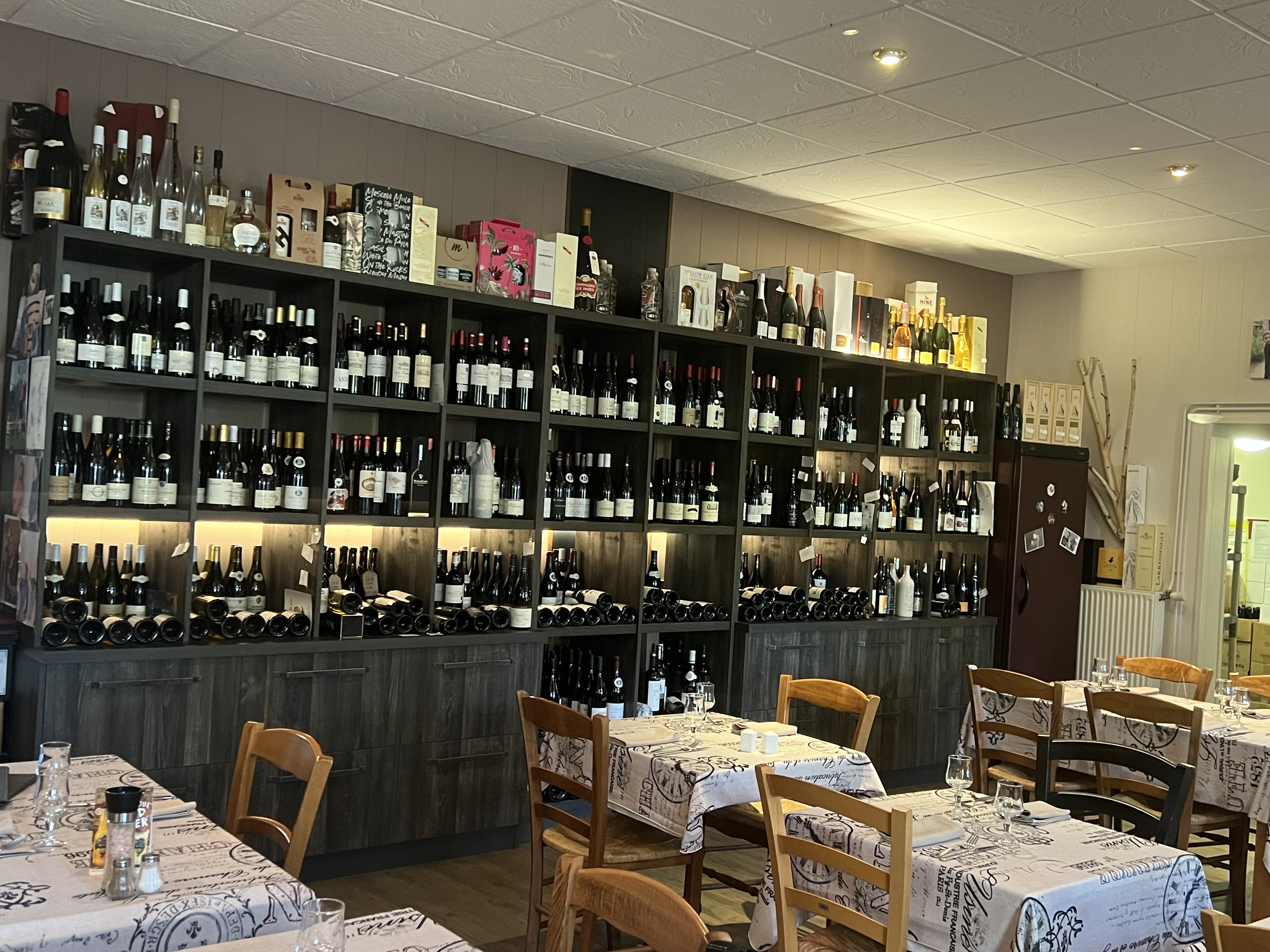 Restaurant traditionnel à They s montfort à 4 kms de la ville thermale Vittel avec toutes les commodités.. affaire saine  sans travaux à prévoir.. négociable dans la limite du raisonnable…murs et fond..