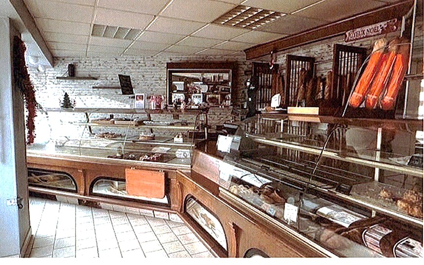 Boulangerie pâtisserie en vente cause retraite. Effectifs actuels : 4 personnes dont les 2 dirigeants (couple).
Le salarié boulanger part à la retraite en 2027.
Boulangerie située dans un petit village rural de 1100 habitants. Secteur : entre Conches en ouche et l’Aigle. Fonds en vente mais peut tout à fait être vendu avec les murs. Appartement à l’étage avec plusieurs chambres.
Commerce ouvert tous les jours sauf le mardi toute la journée et le dimanche am. Places de parking juste devant. Espace de vente de 30 m² environ et espace de production de 67 m² environ.
PV 130K€ négociable car souhaitent vendre au plus vite.