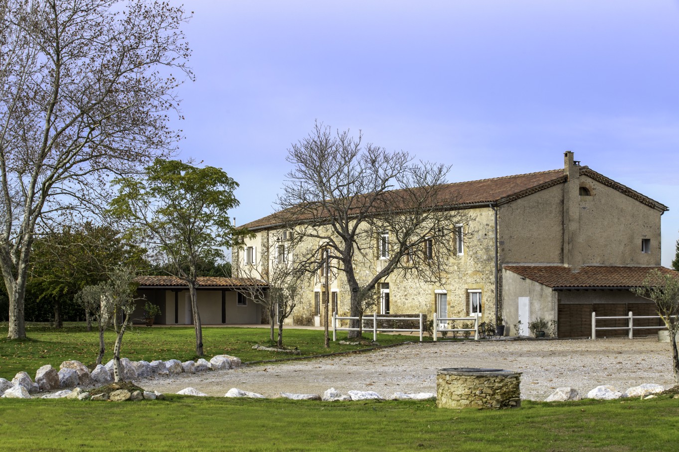 DOMAINE comprenant salles de réceptions, chambres, logement privatif